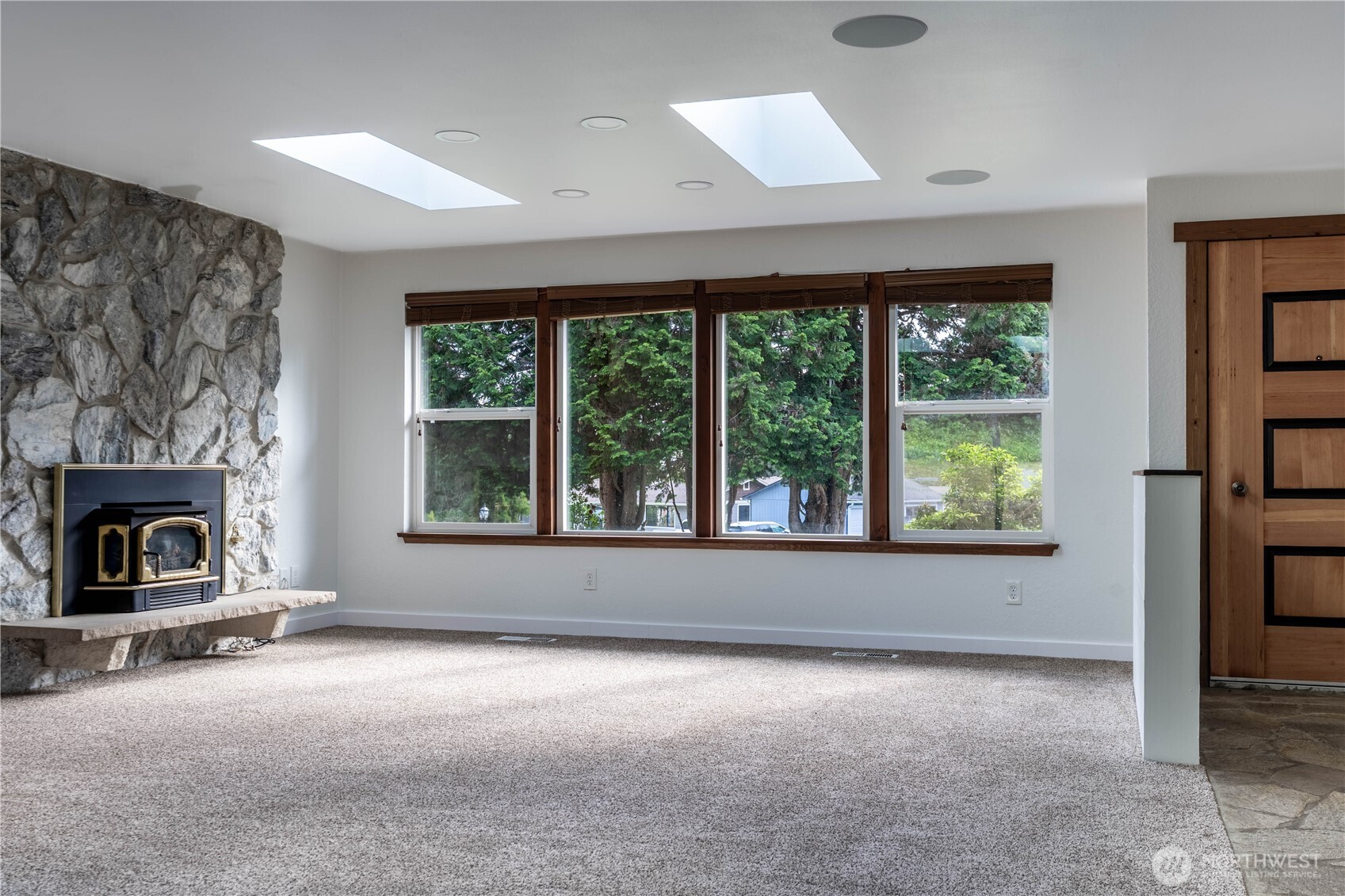 7102 48th Avenue Property Photo 3