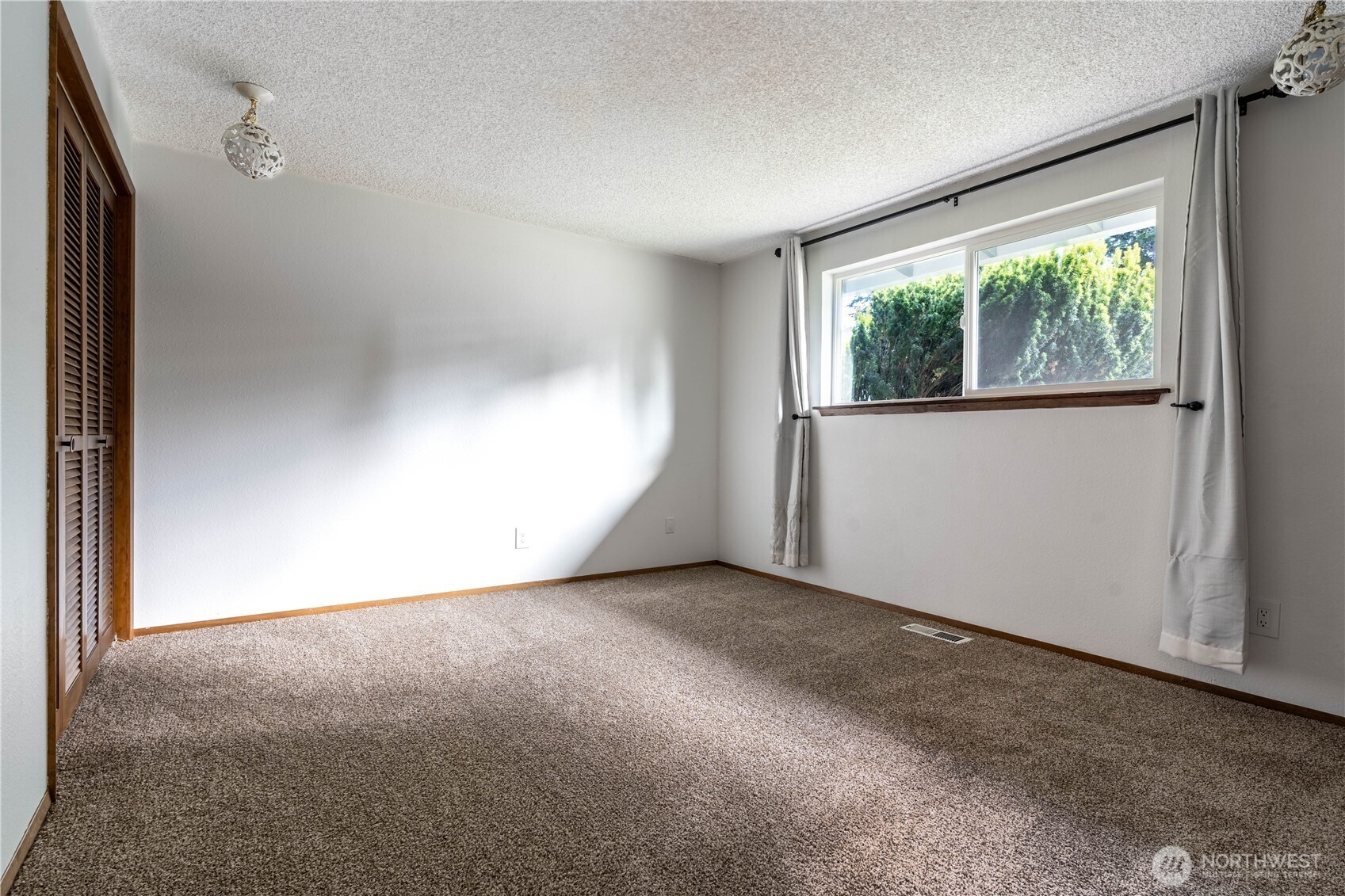 7102 48th Avenue Property Photo 16