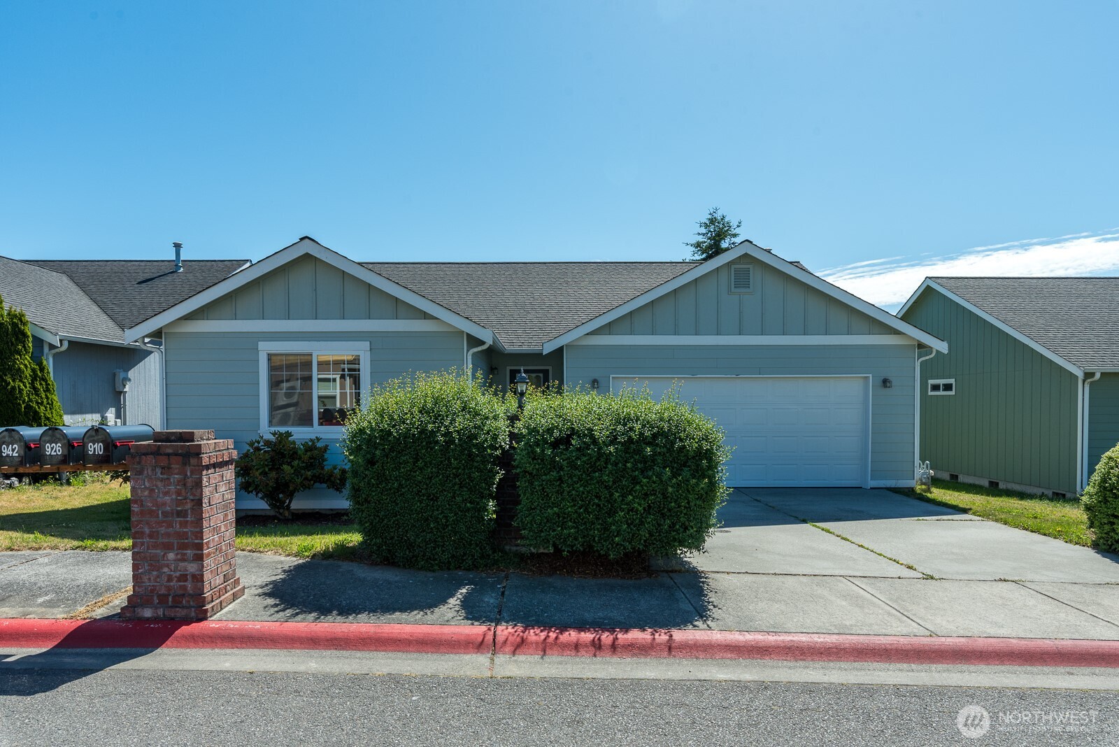 942 Ne Cordero Place Property Photo 2