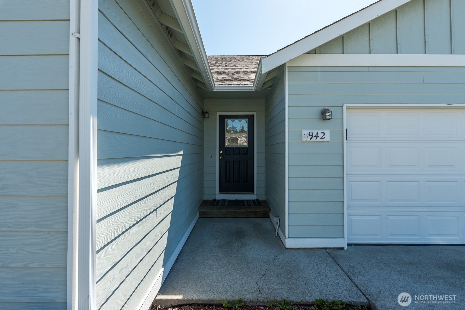 942 Ne Cordero Place Property Photo 3