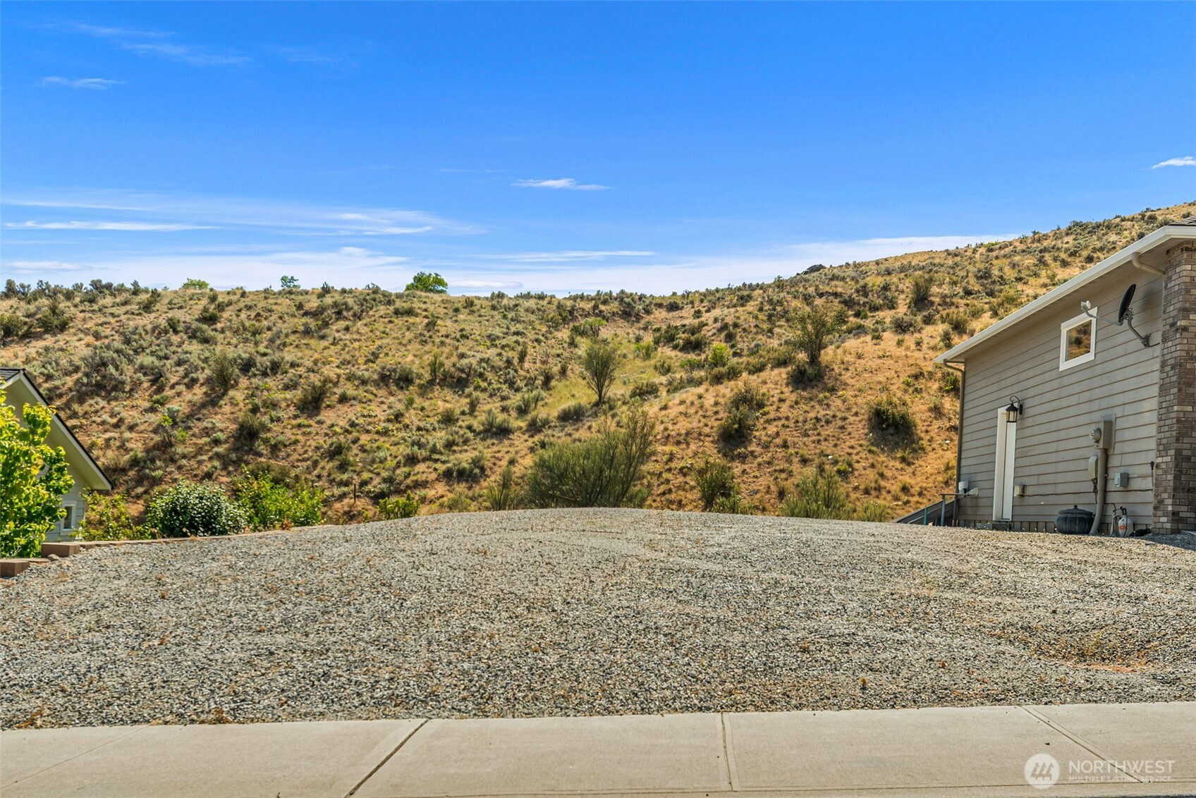 9973 Saska Way Property Photo 4