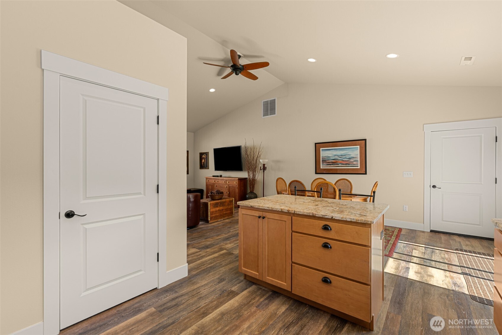 9973 Saska Way Property Photo 17