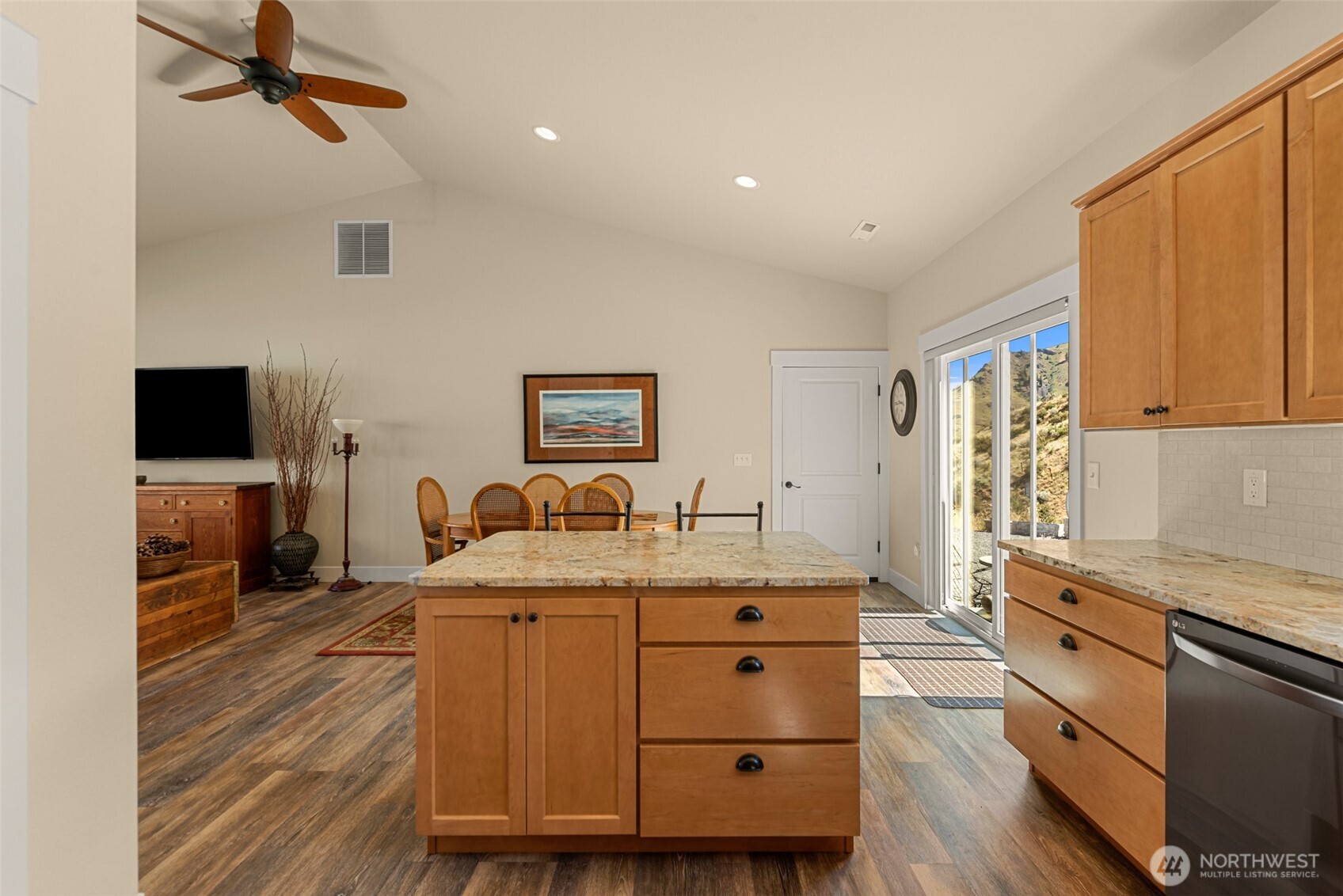 9973 Saska Way Property Photo 18