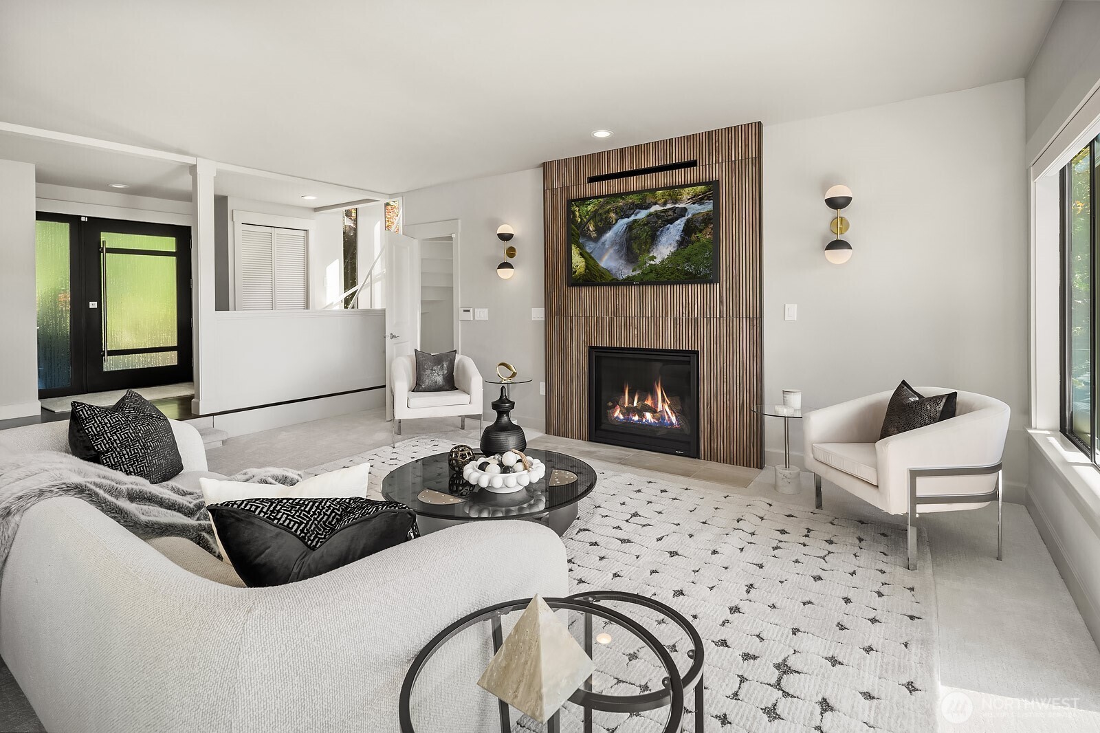 13419 Holmes Point Drive Property Photo 6