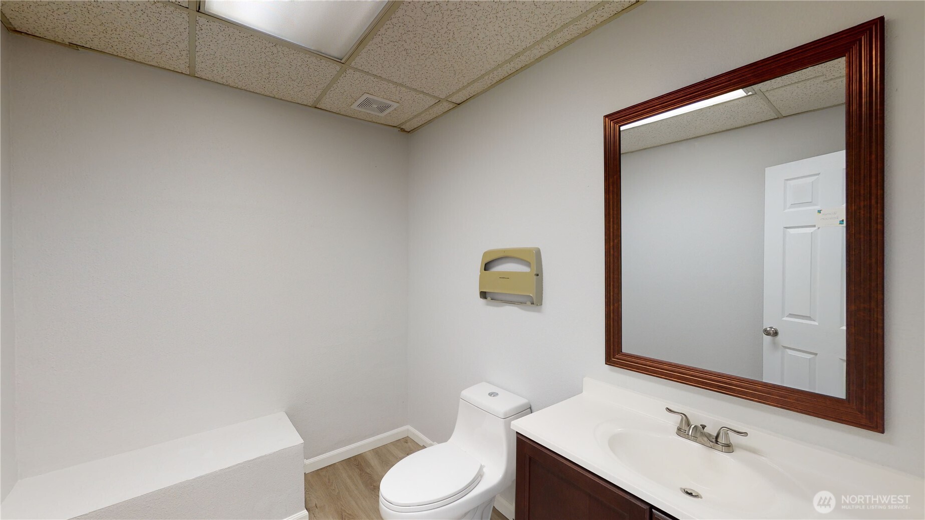 840 E Main St 101 Property Photo 9