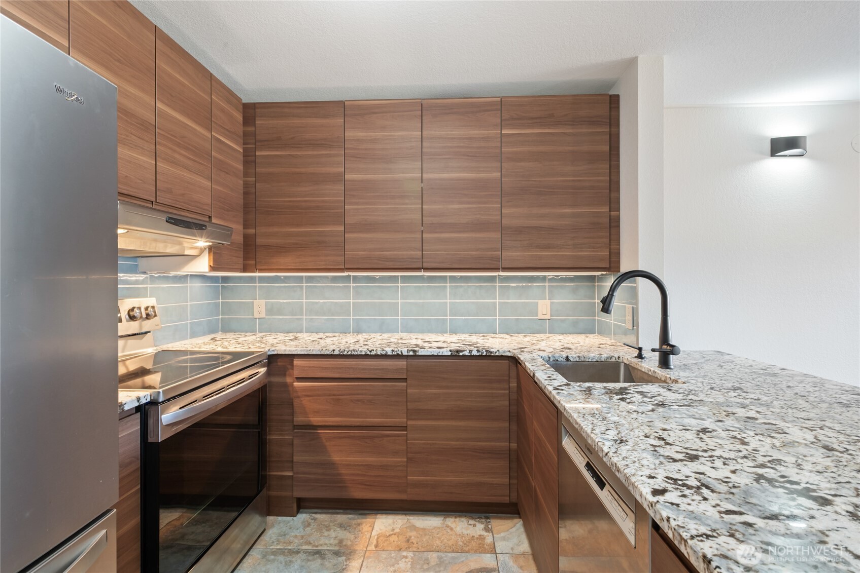 325 Division Street 202 Property Photo 6