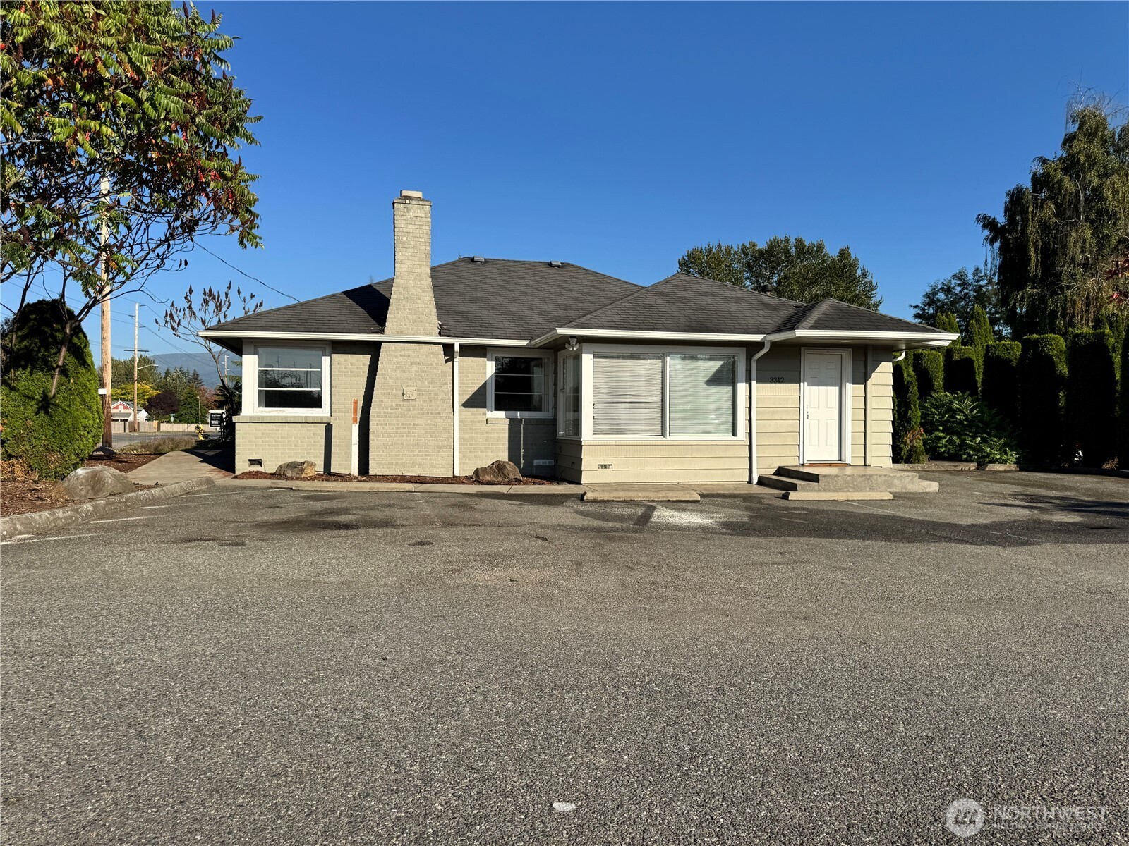 3312 E College Way Property Photo 16