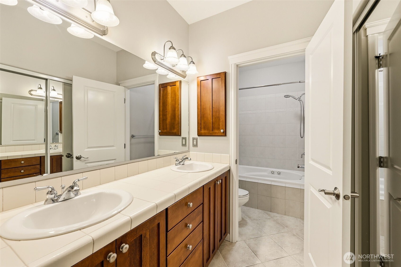 2440 S Steele Street 307 Property Photo 9