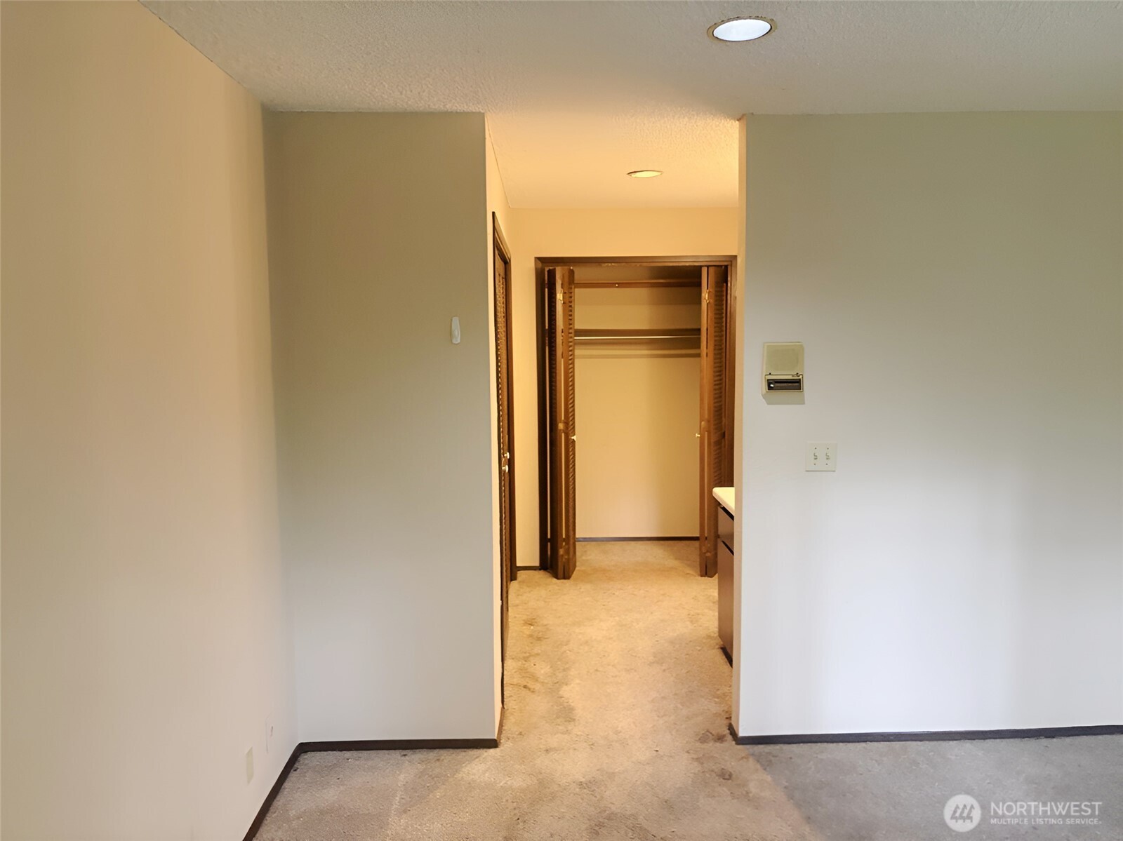 24404 Se Mirrormont Boulevard Property Photo 22