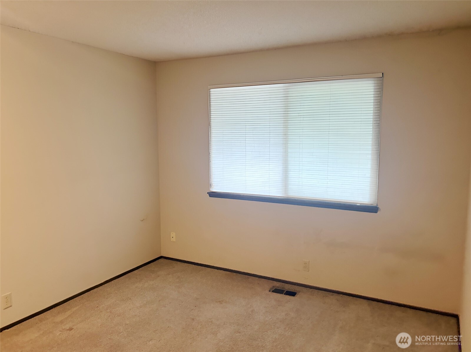 24404 Se Mirrormont Boulevard Property Photo 28