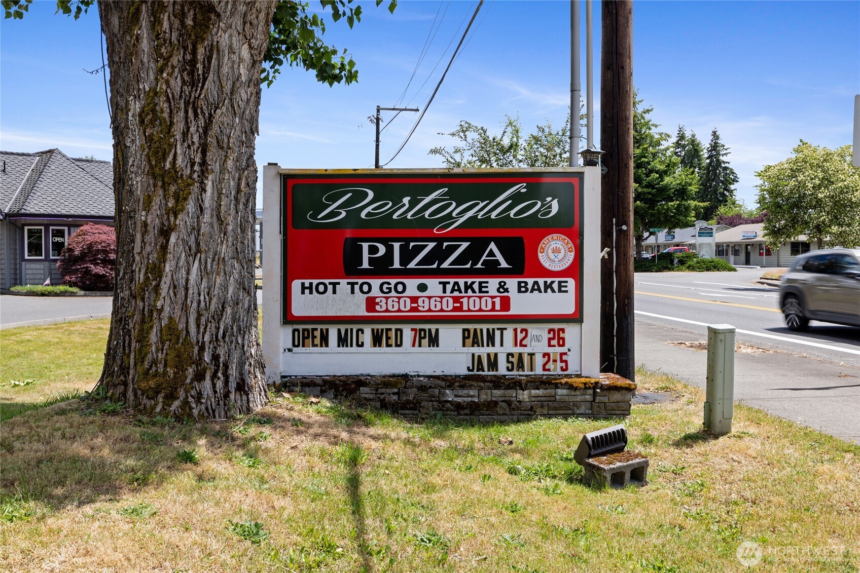 704 W Yelm Avenue Property Photo 1