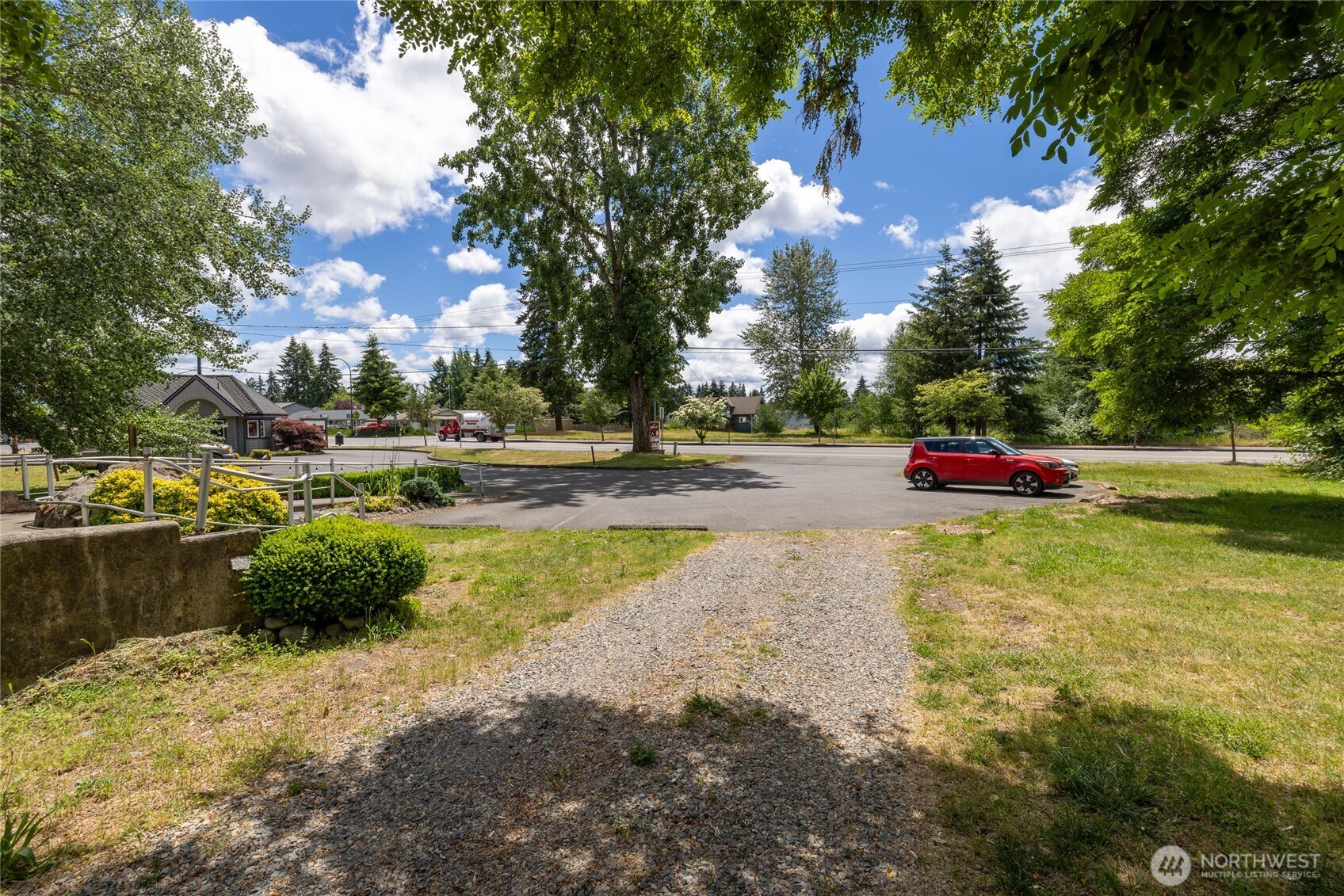 704 W Yelm Avenue Property Photo 35
