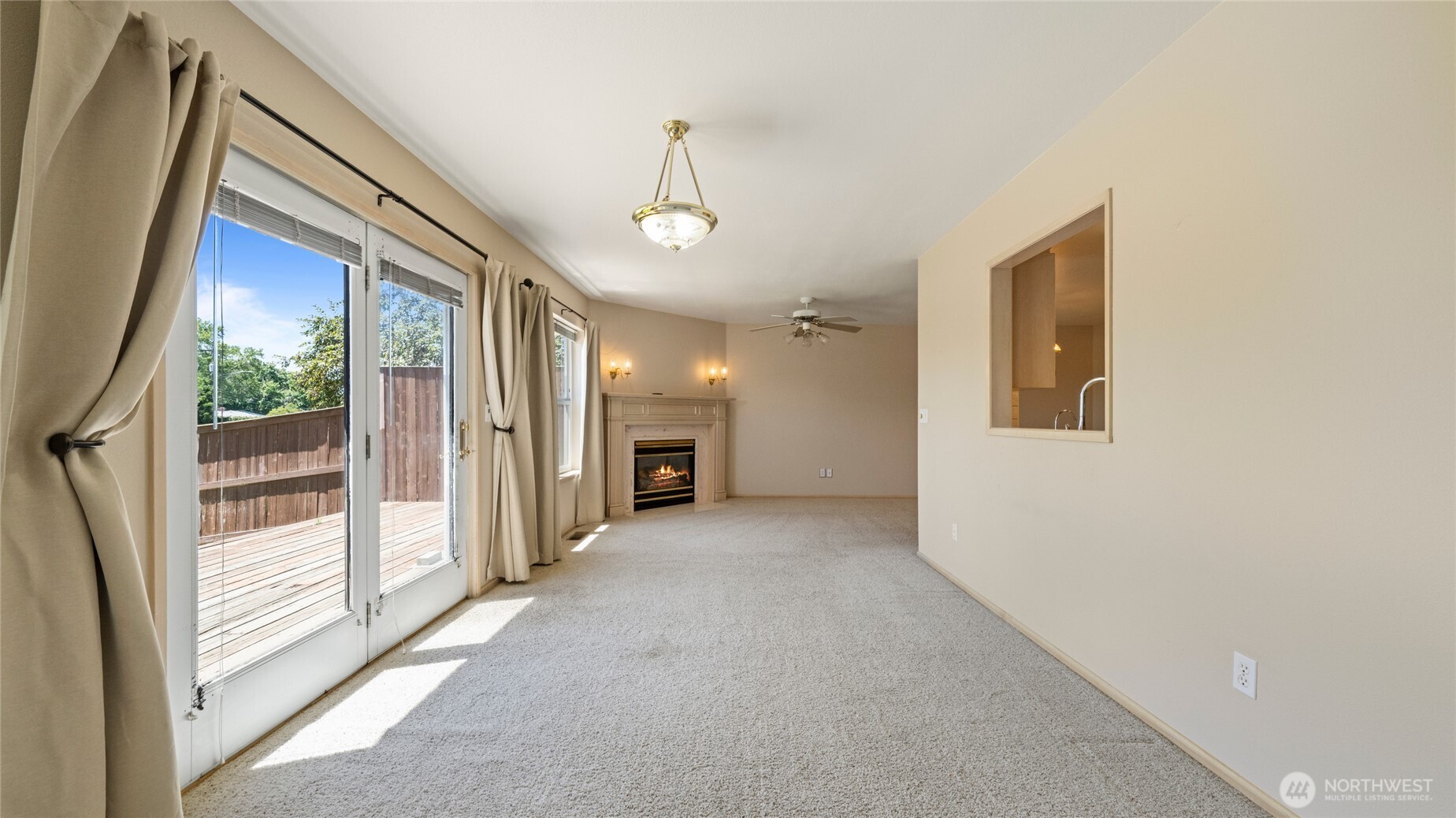 996 Se Admiral Place Property Photo 3