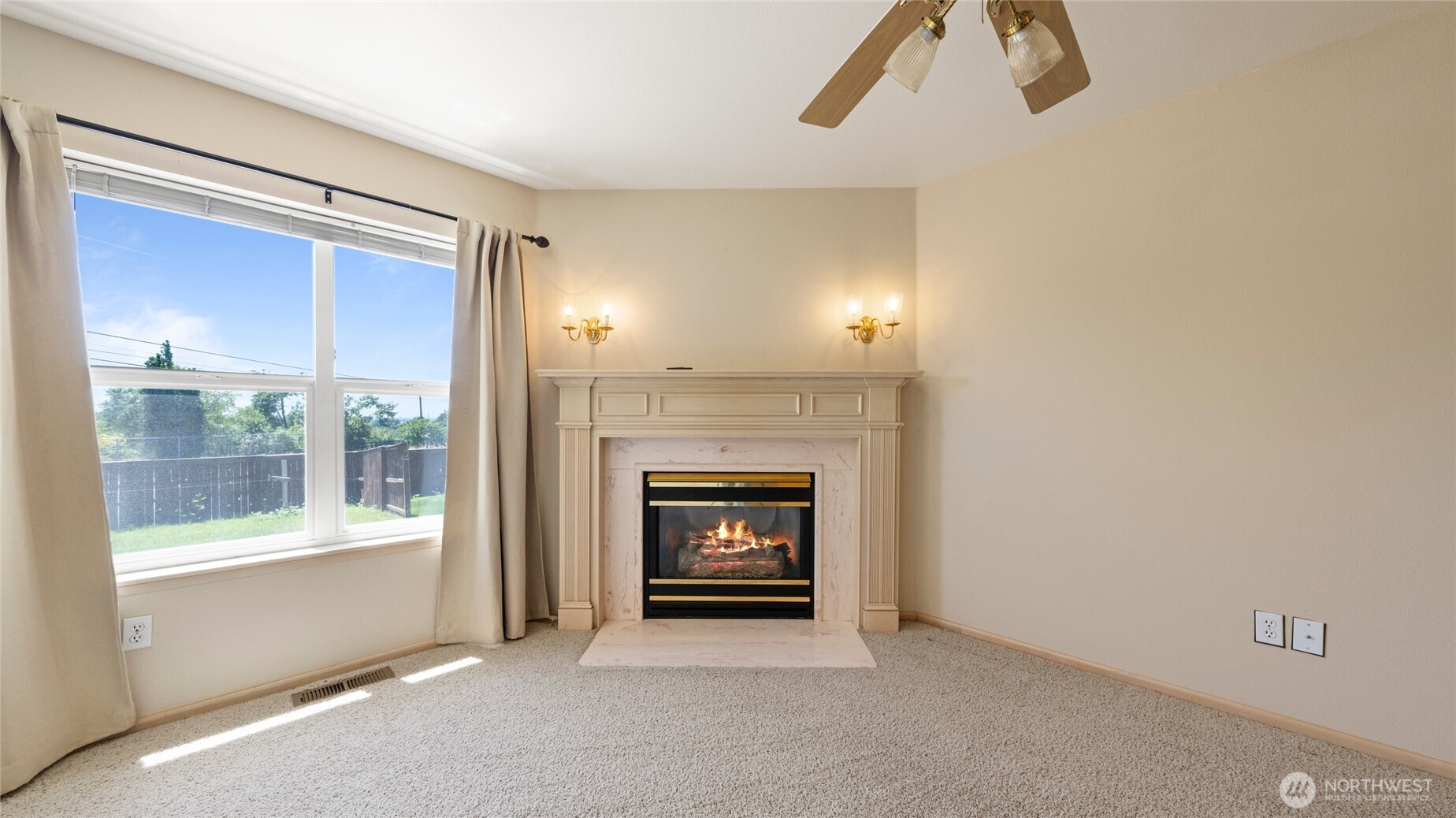 996 Se Admiral Place Property Photo 4