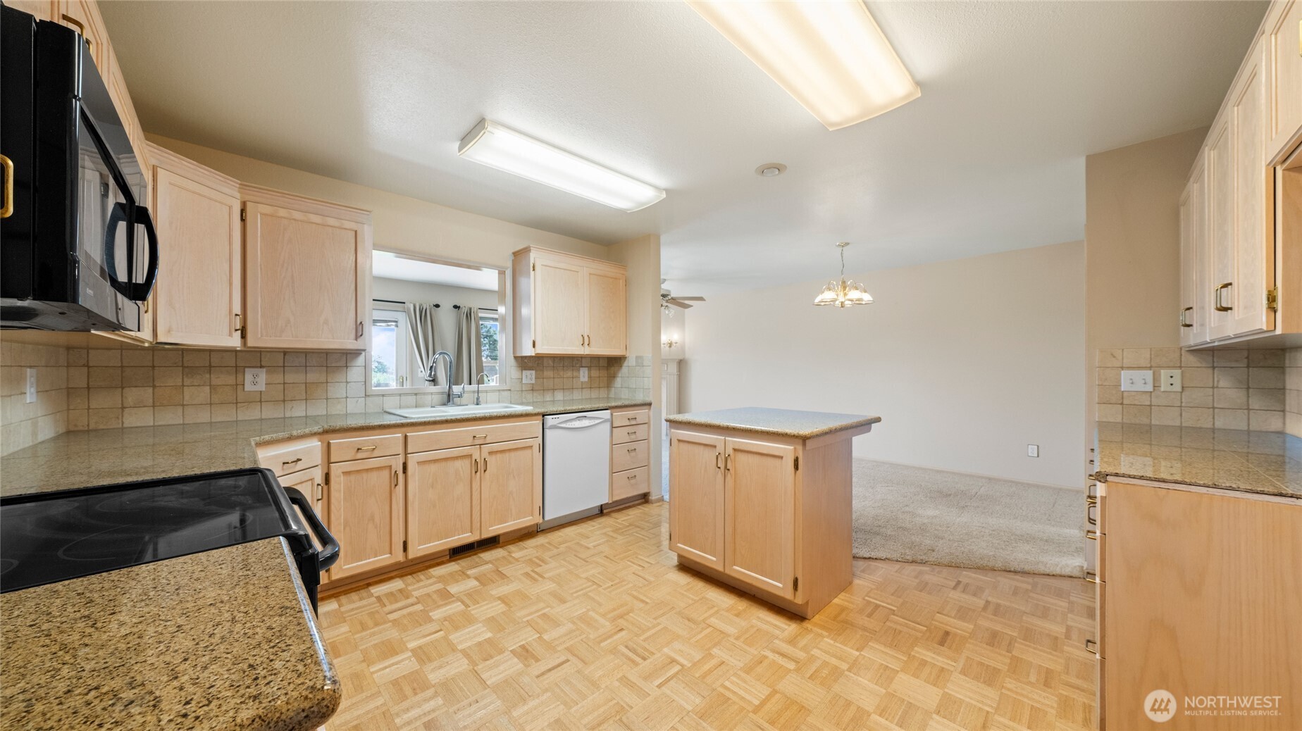 996 Se Admiral Place Property Photo 6