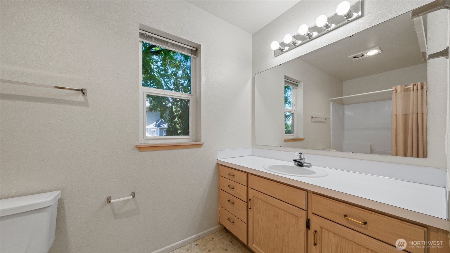 996 Se Admiral Place Property Photo 33
