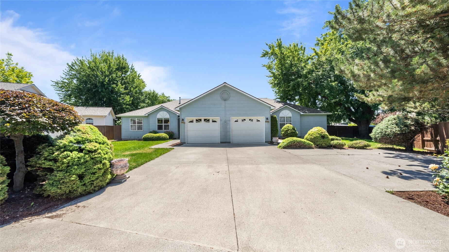 996 Se Admiral Place Property Photo 39