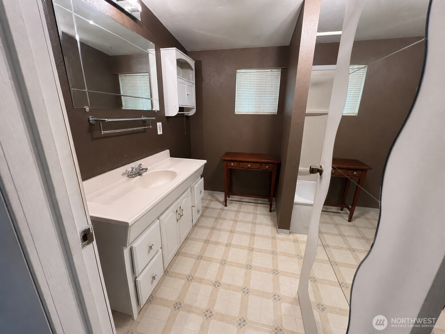 4909 N 38th St Property Photo 6