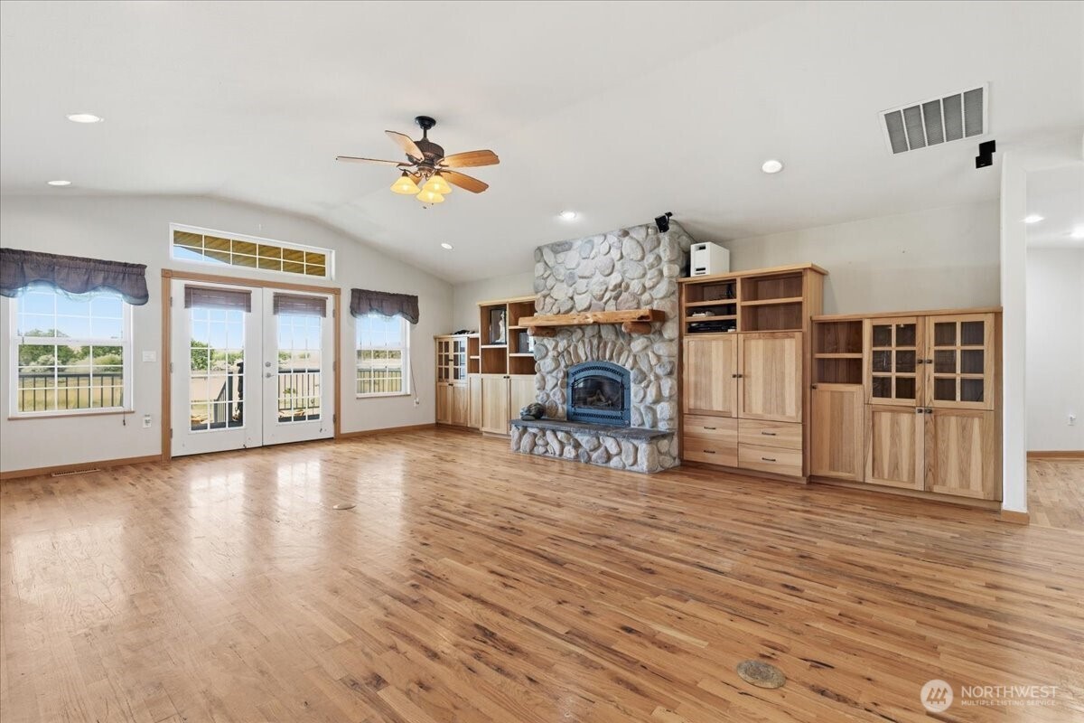 55212 Bay Area Drive Property Photo 5