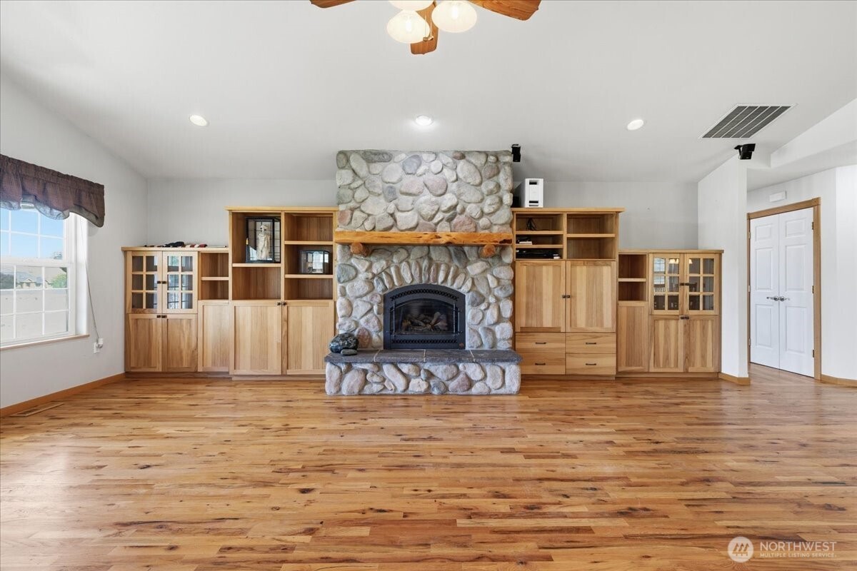 55212 Bay Area Drive Property Photo 6