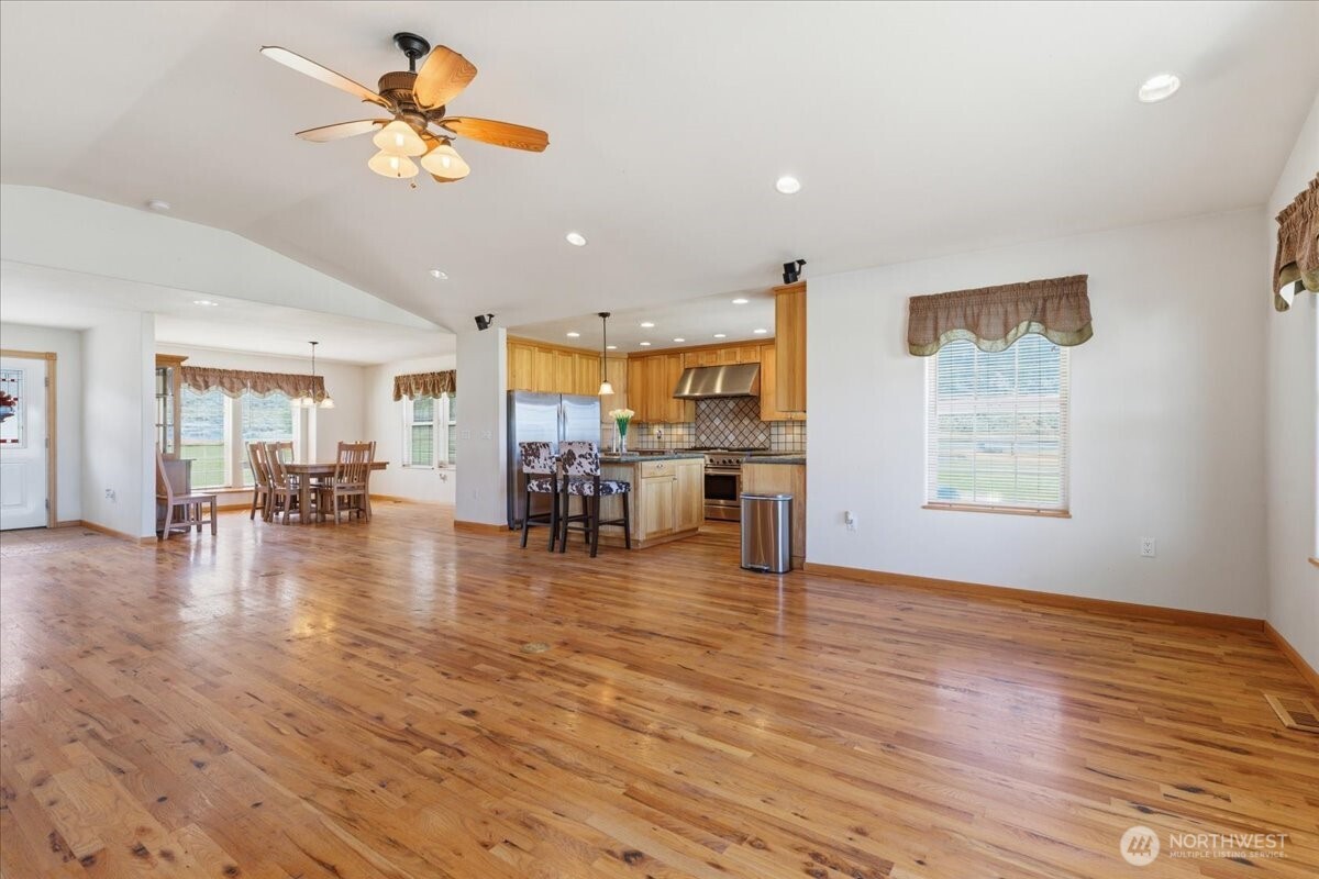 55212 Bay Area Drive Property Photo 7