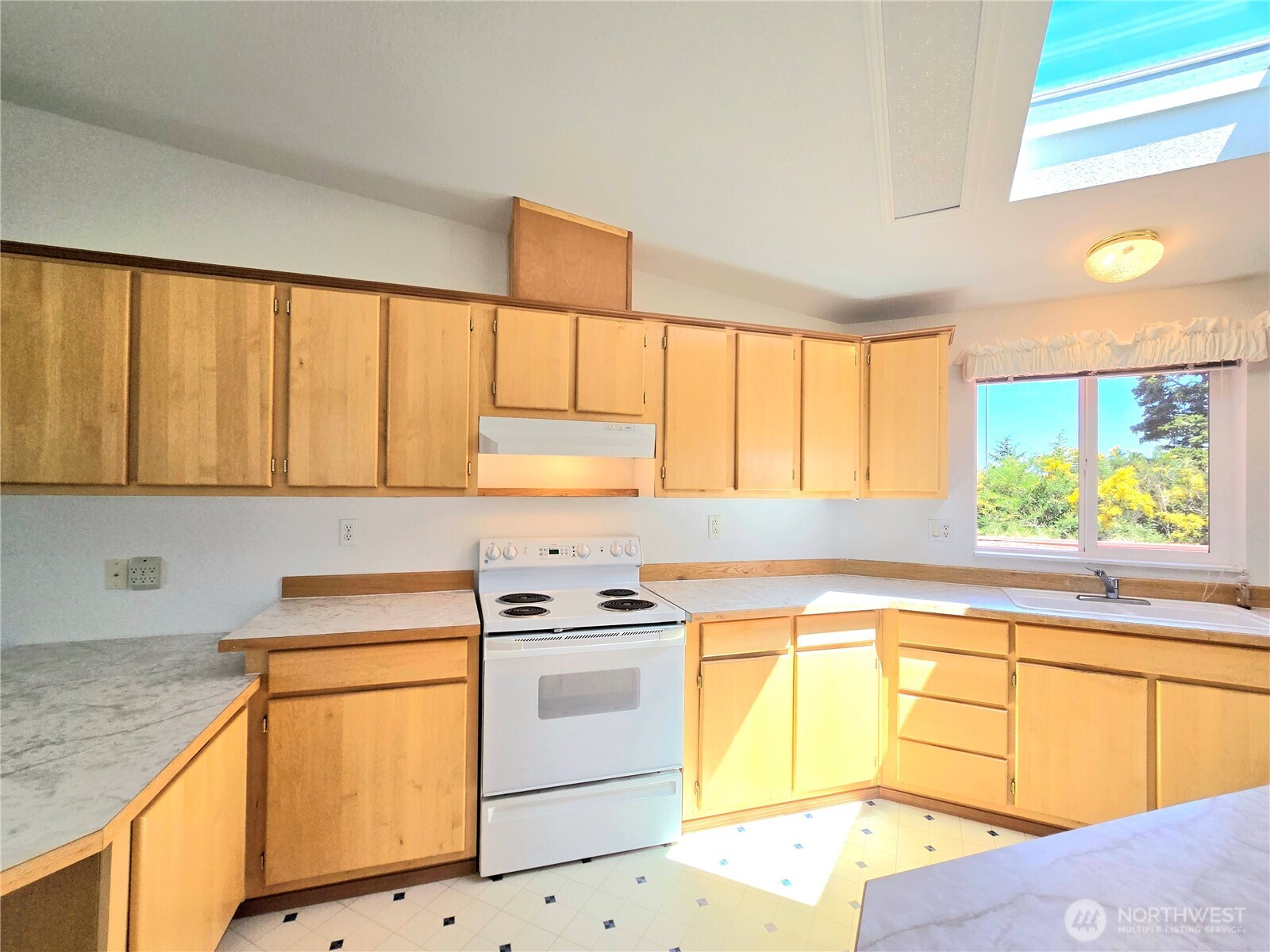 509 E Pacific Avenue Property Photo 18