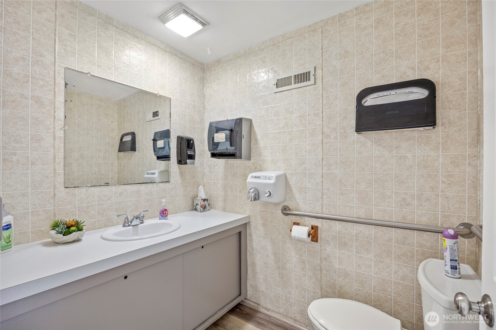 228 Se F Street Property Photo 25