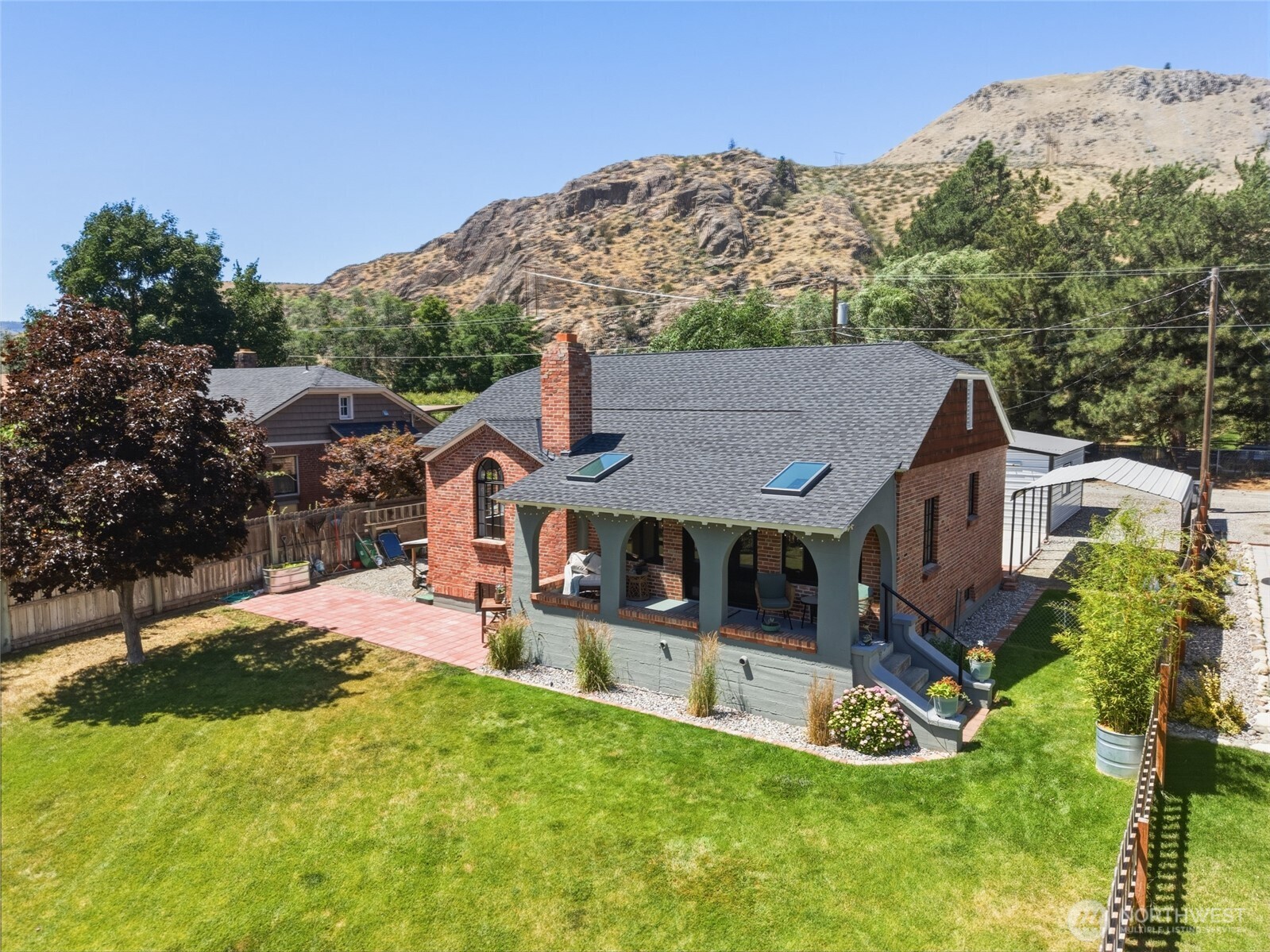 446 5th Street Property Photo 1