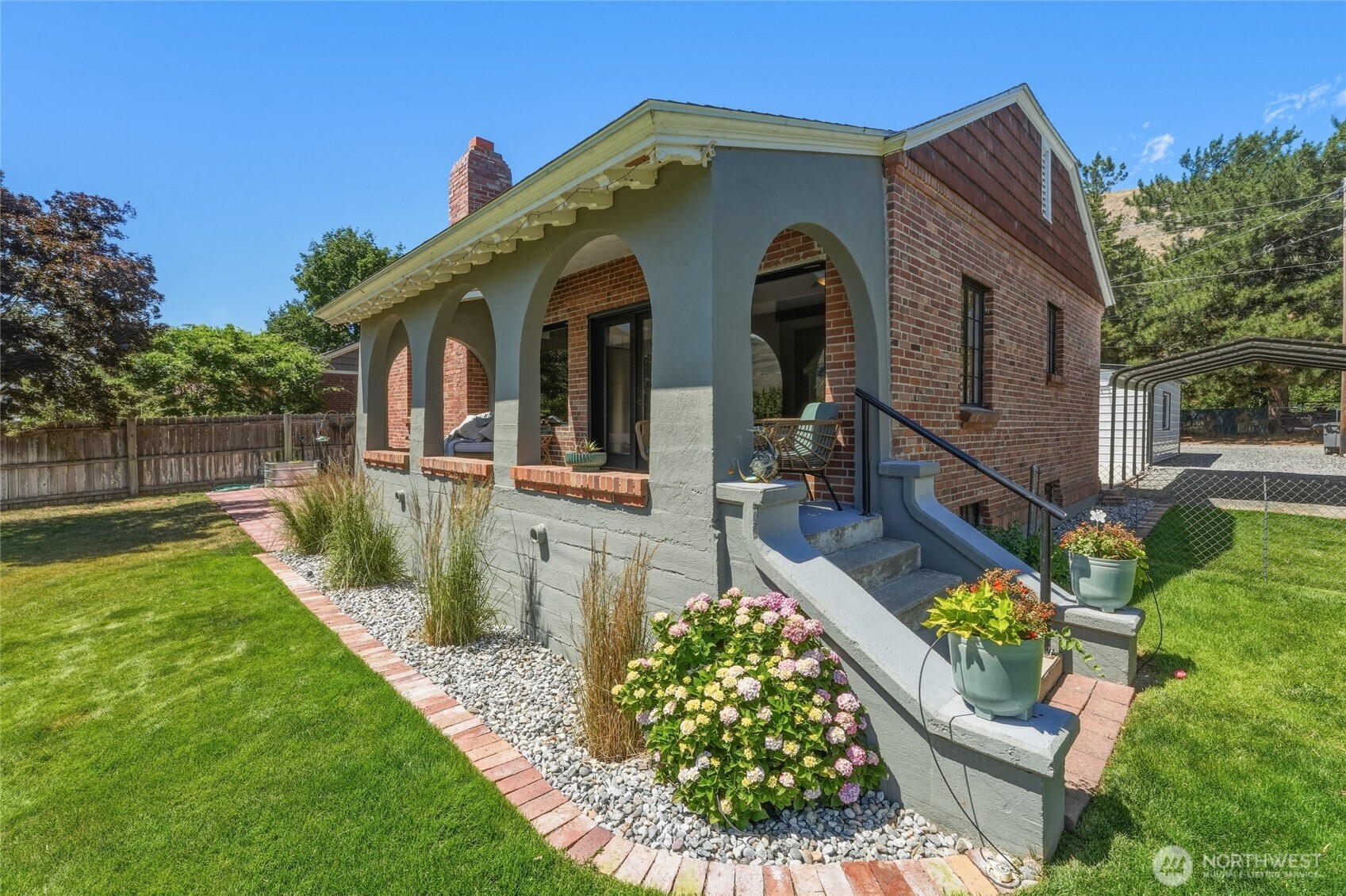446 5th Street Property Photo 3