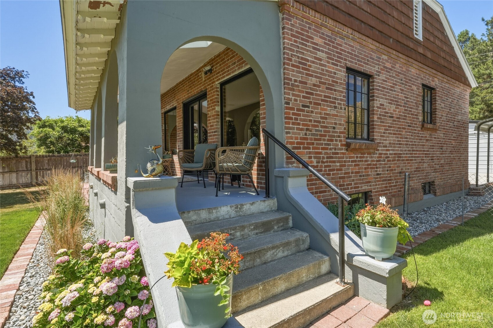 446 5th Street Property Photo 4