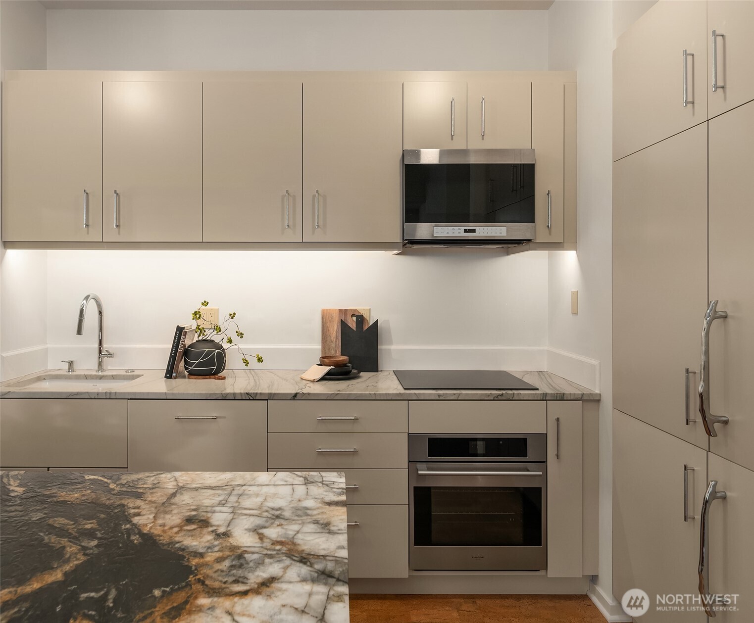 98 Union Street 810 Property Photo 14