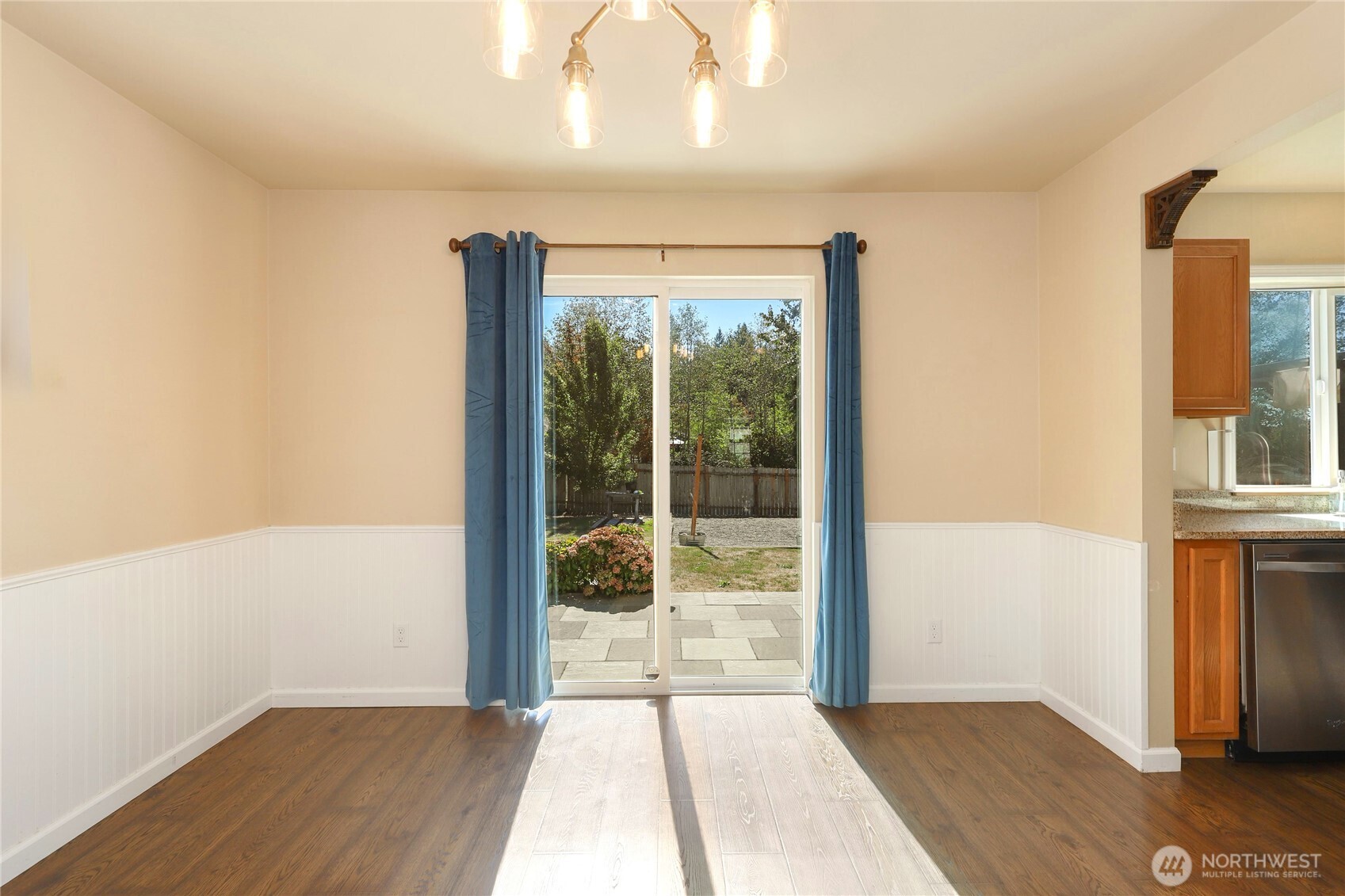 360 Ne Max William Loop Property Photo 11
