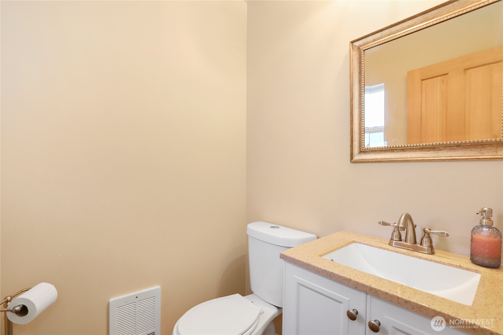 360 Ne Max William Loop Property Photo 12