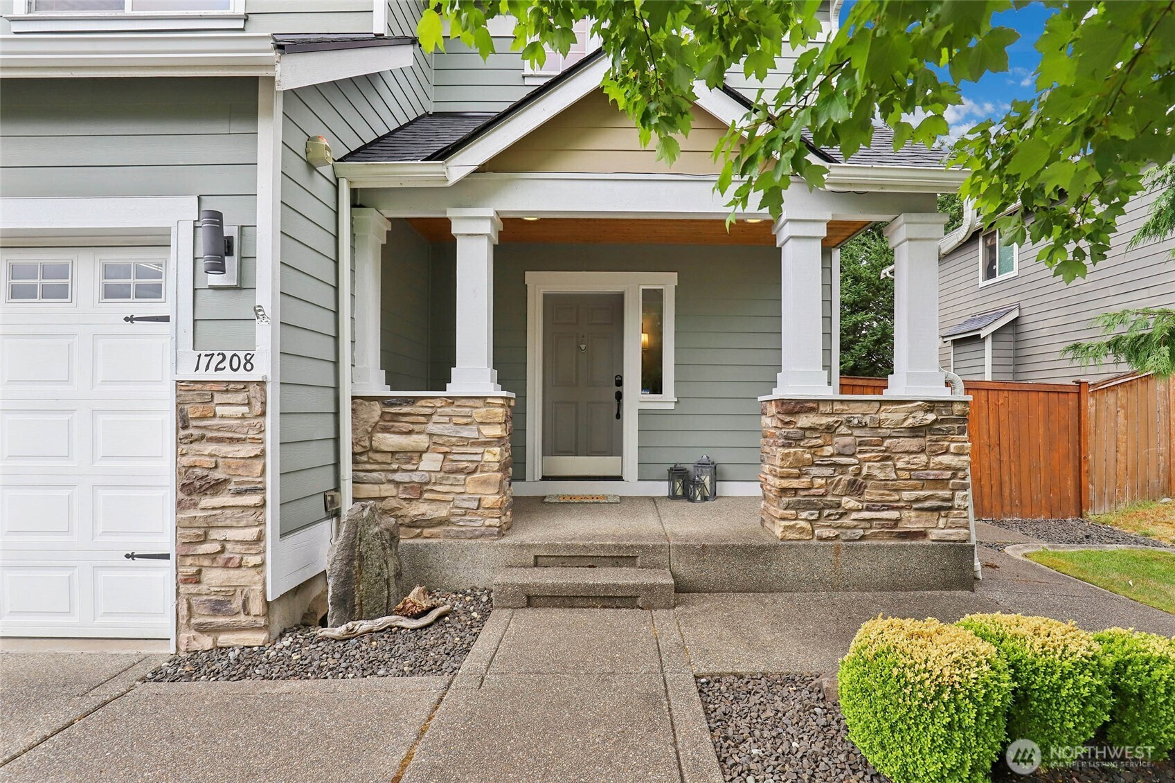 17208 138th Avenue Ct Property Photo 3