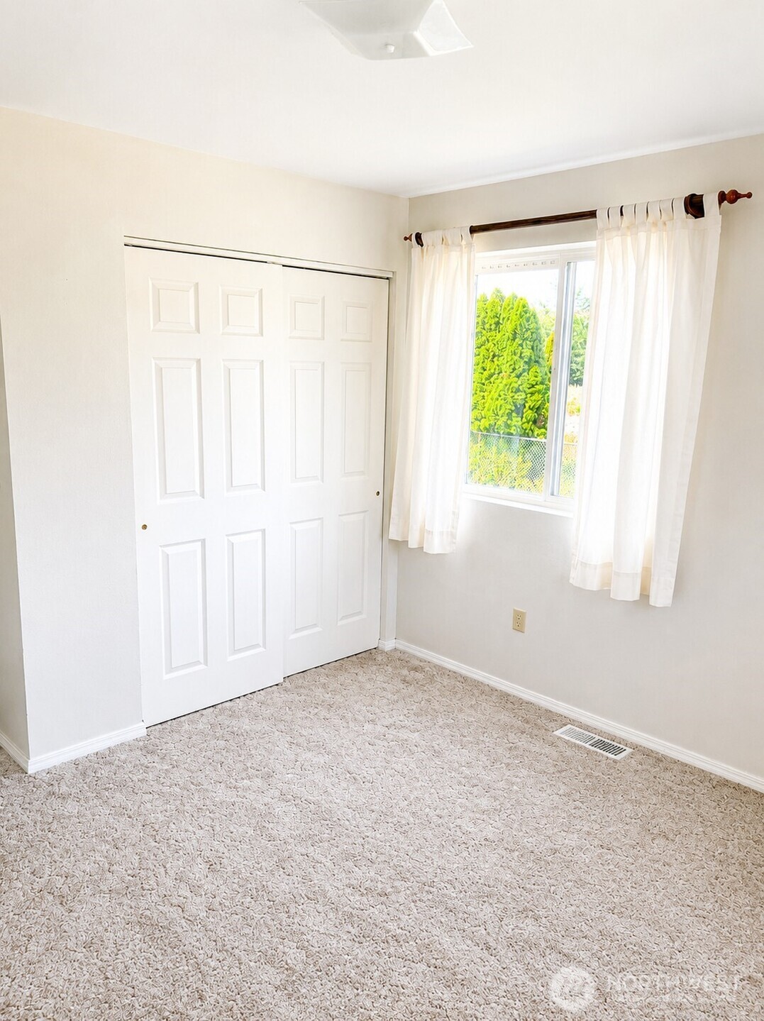 8 Orchard Loop S. Property Photo 12