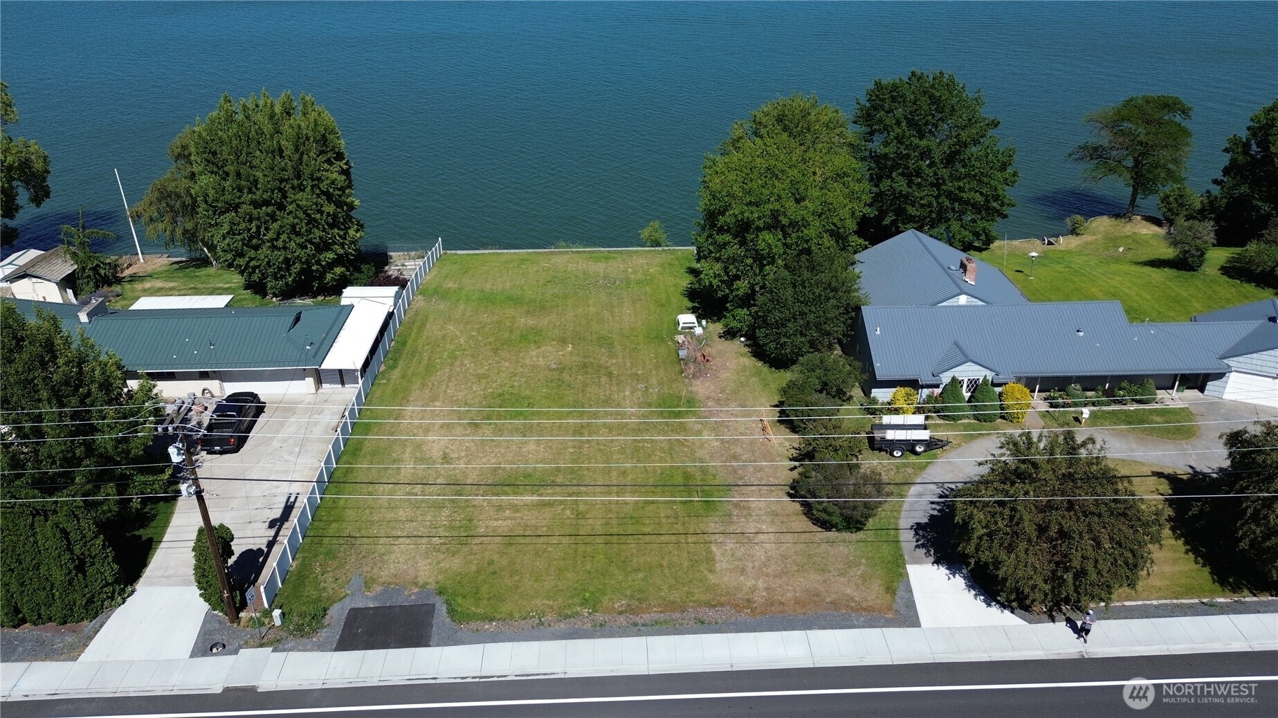 2023 Westshore Drive Property Photo 1
