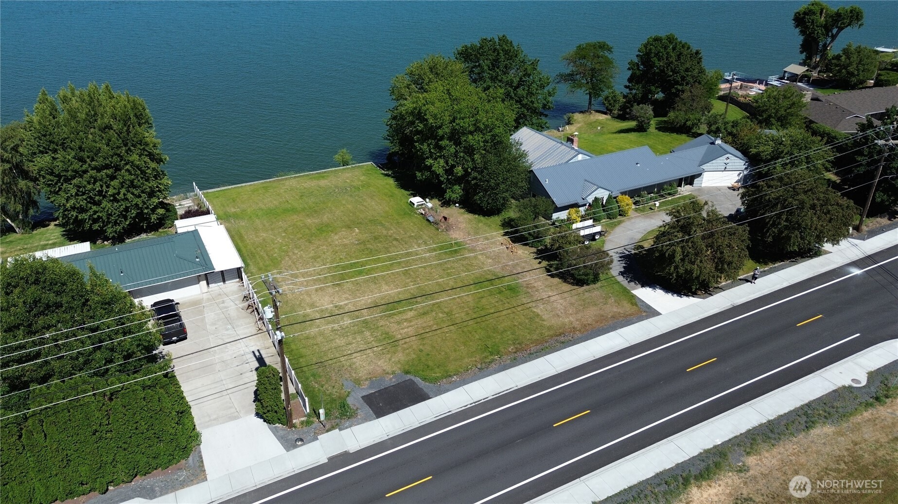 2023 Westshore Drive Property Photo 6
