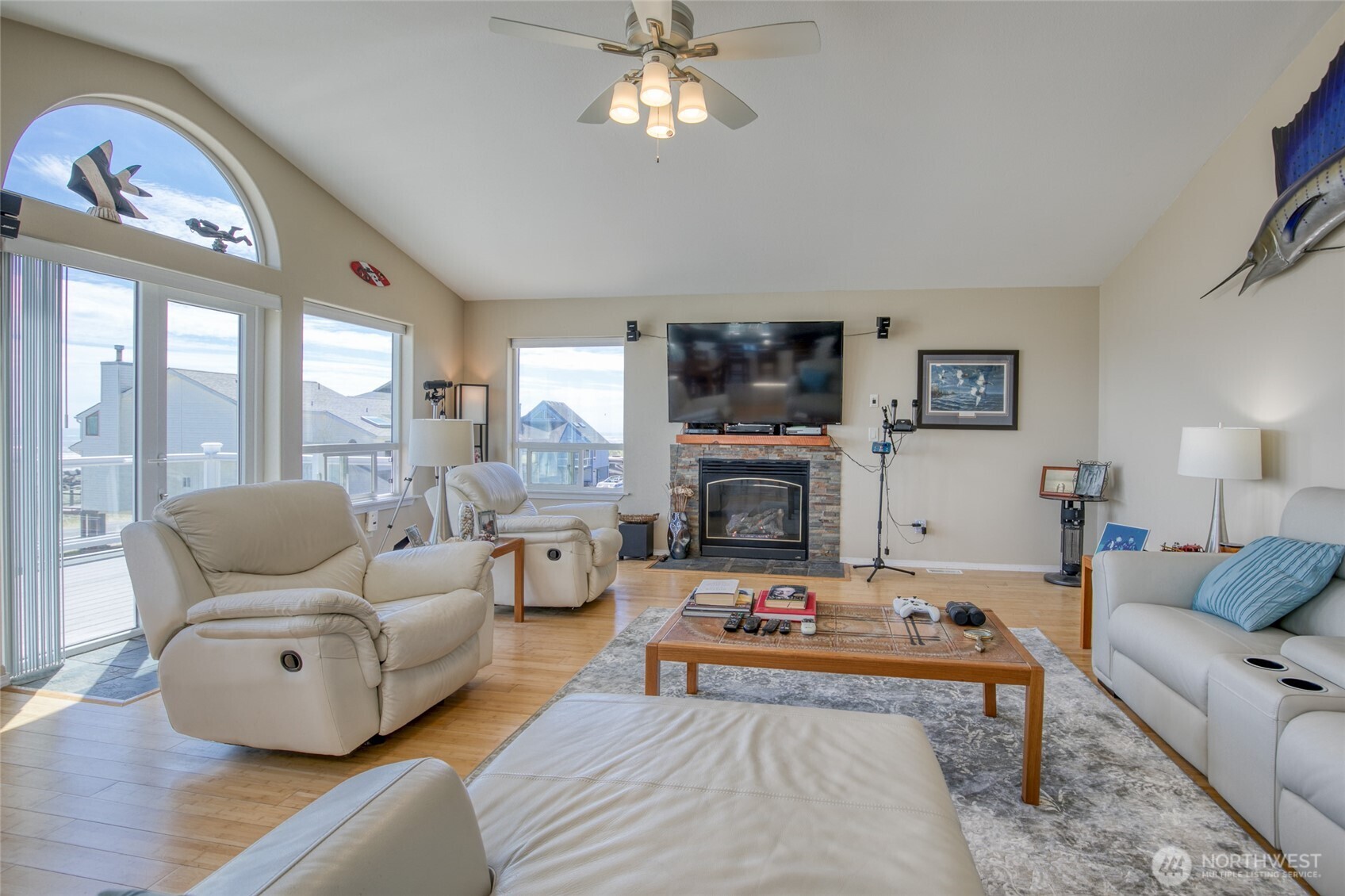 1477 Ocean Crest Avenue Property Photo 2