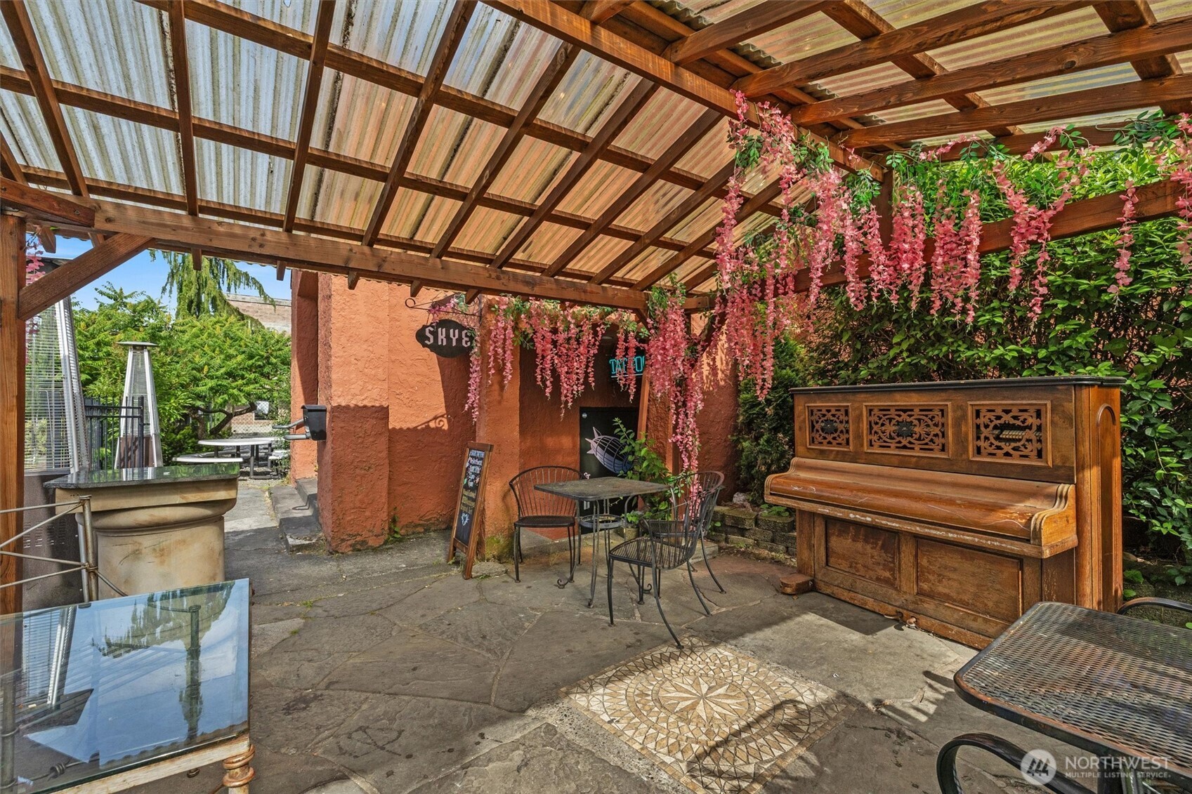 117 E Division Street Property Photo 10