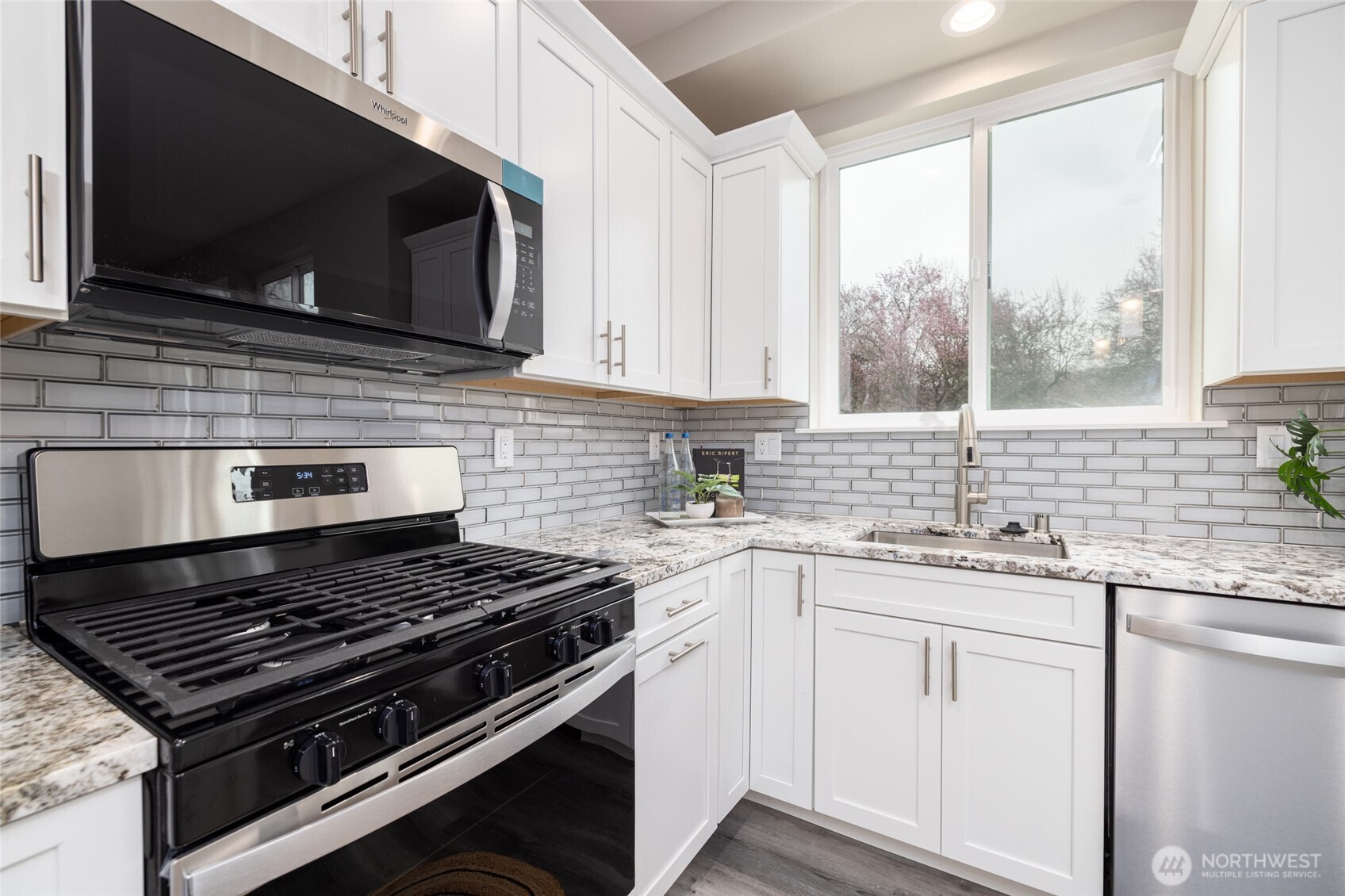 1515 N Waugh Road C Property Photo 8