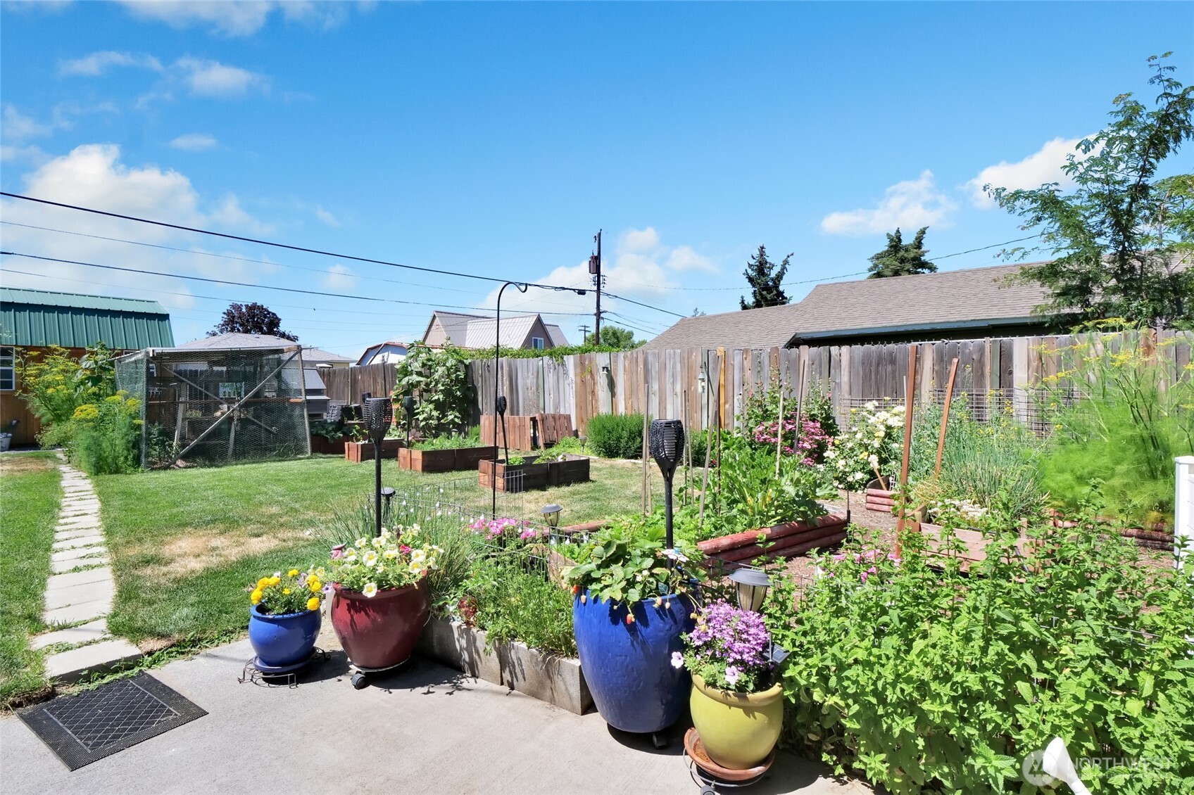 1118 W Cascade Avenue Property Photo 33