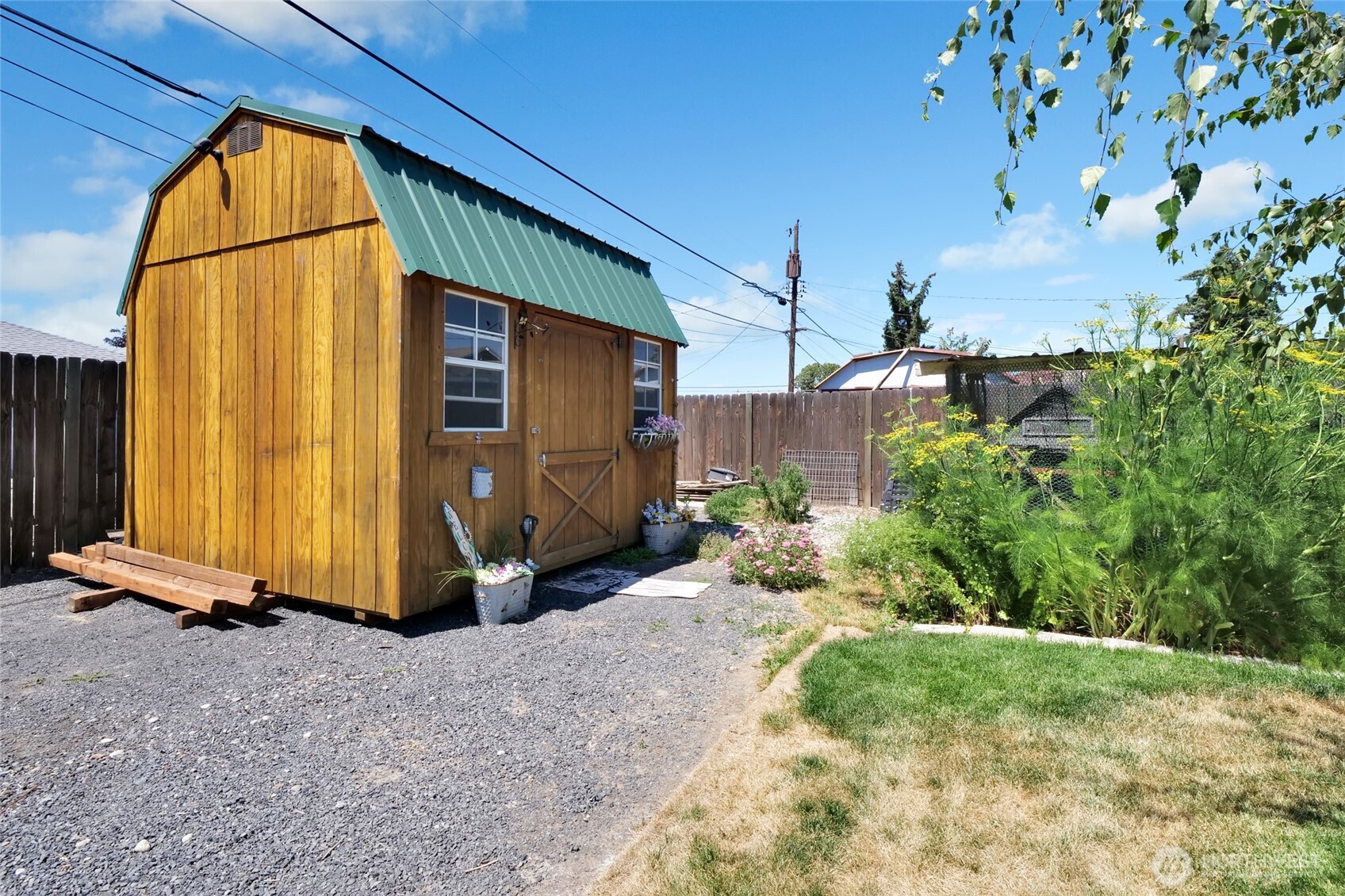 1118 W Cascade Avenue Property Photo 35