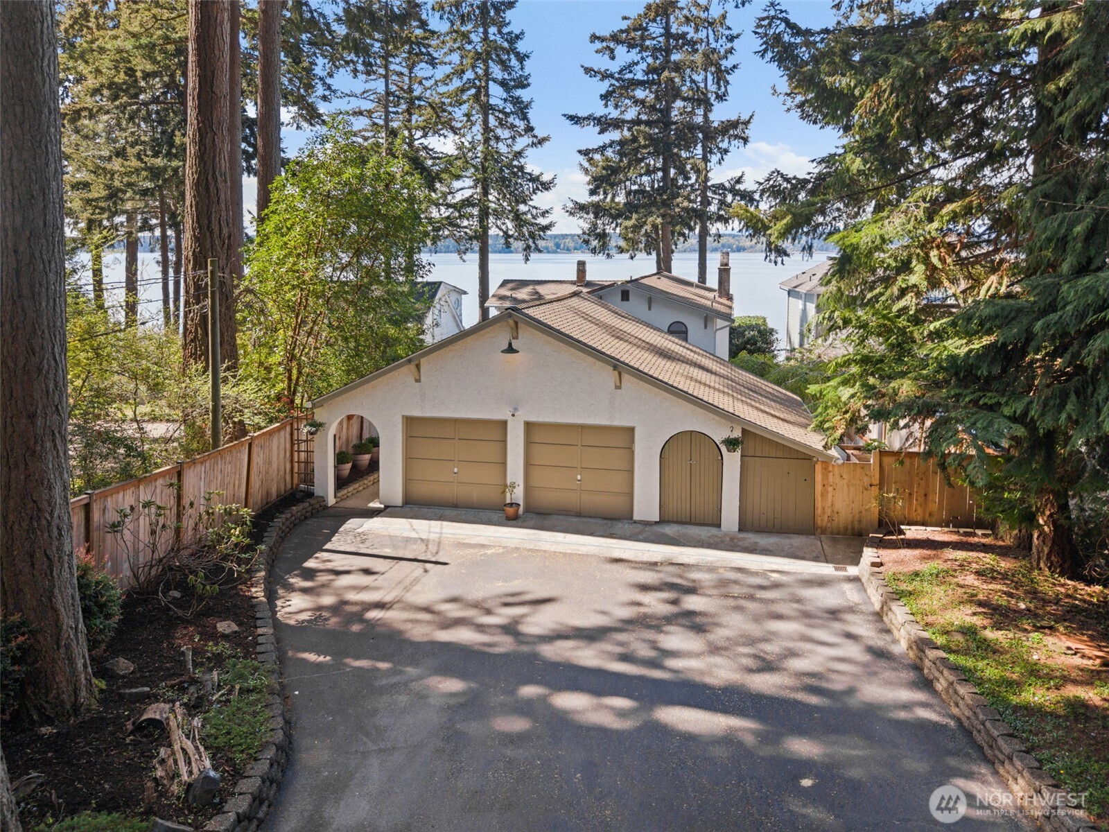 3810 Forest Beach Drive Property Photo 4