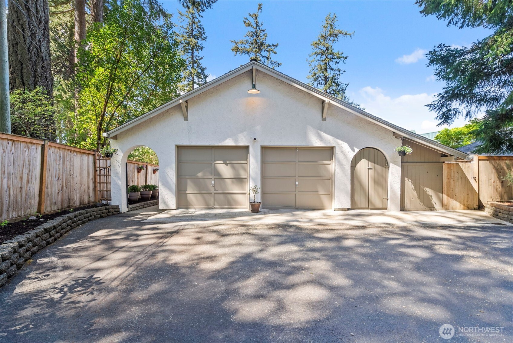 3810 Forest Beach Drive Property Photo 7