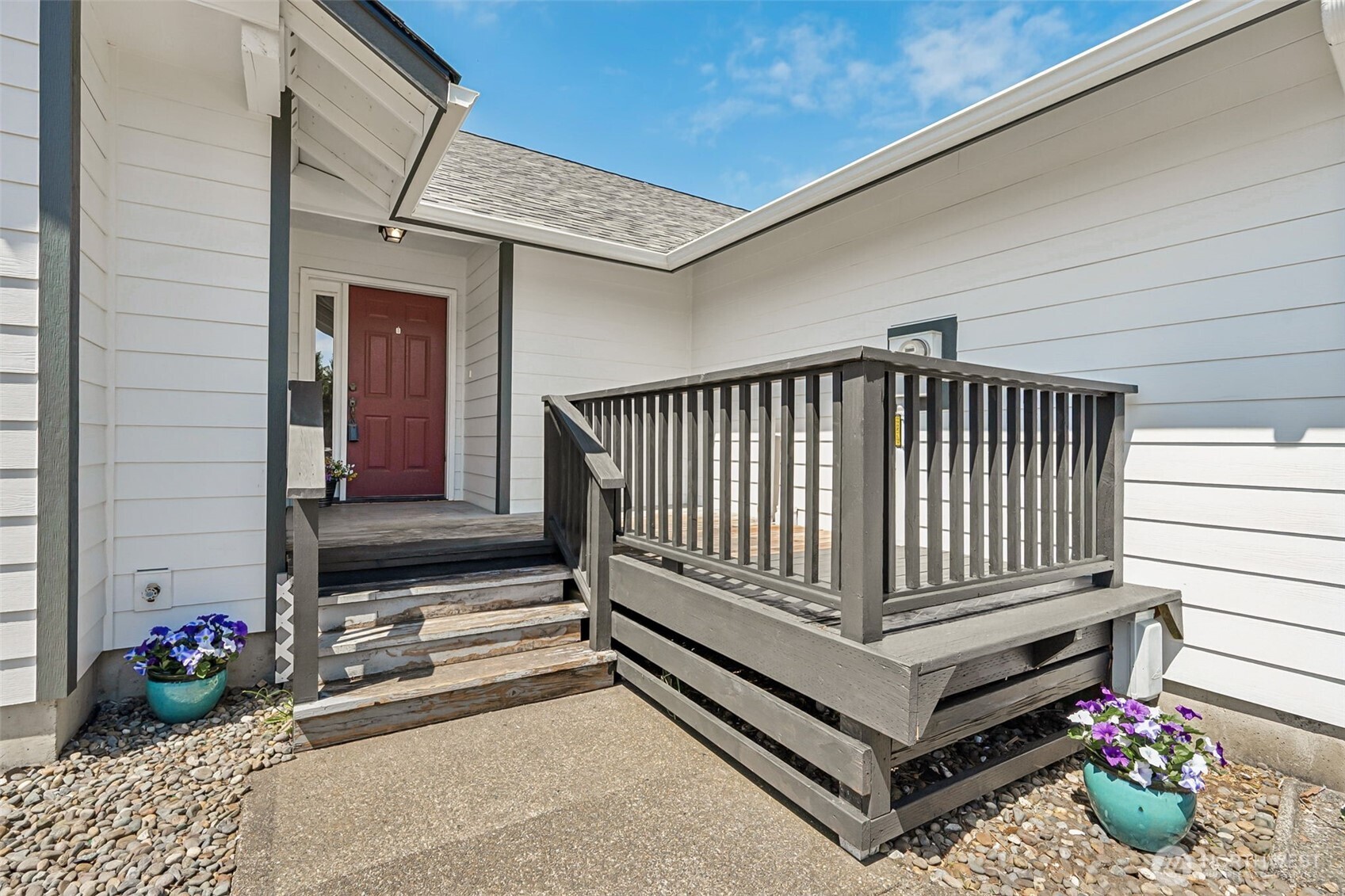 605 E Chance A La Mer Ne Property Photo 3