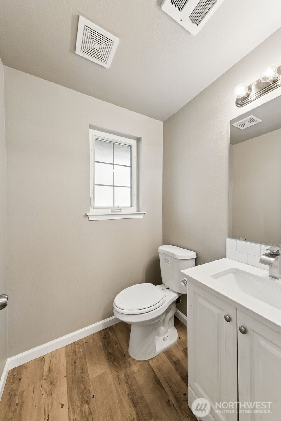 4040 S Warner Street Property Photo 4