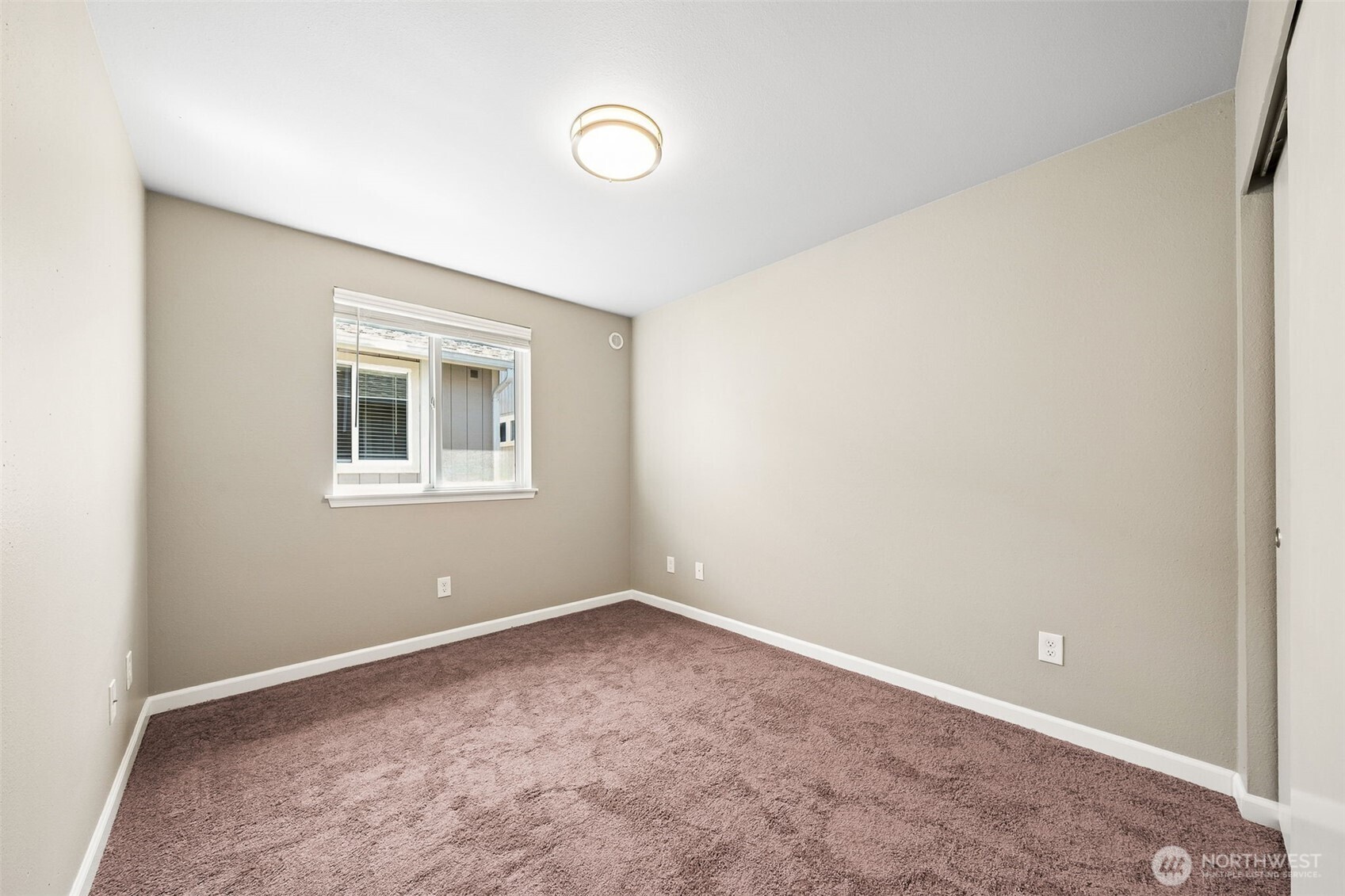 4040 S Warner Street Property Photo 6
