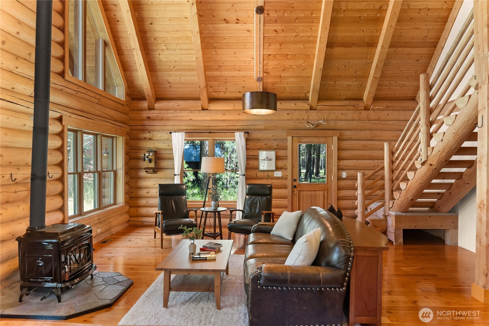 65 Mazama Pines Lane Property Photo 8