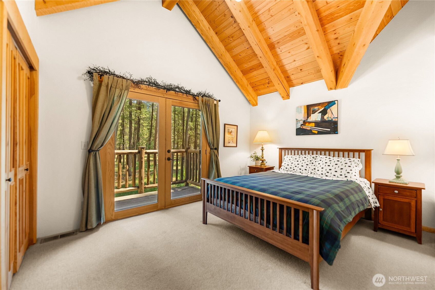 65 Mazama Pines Lane Property Photo 17
