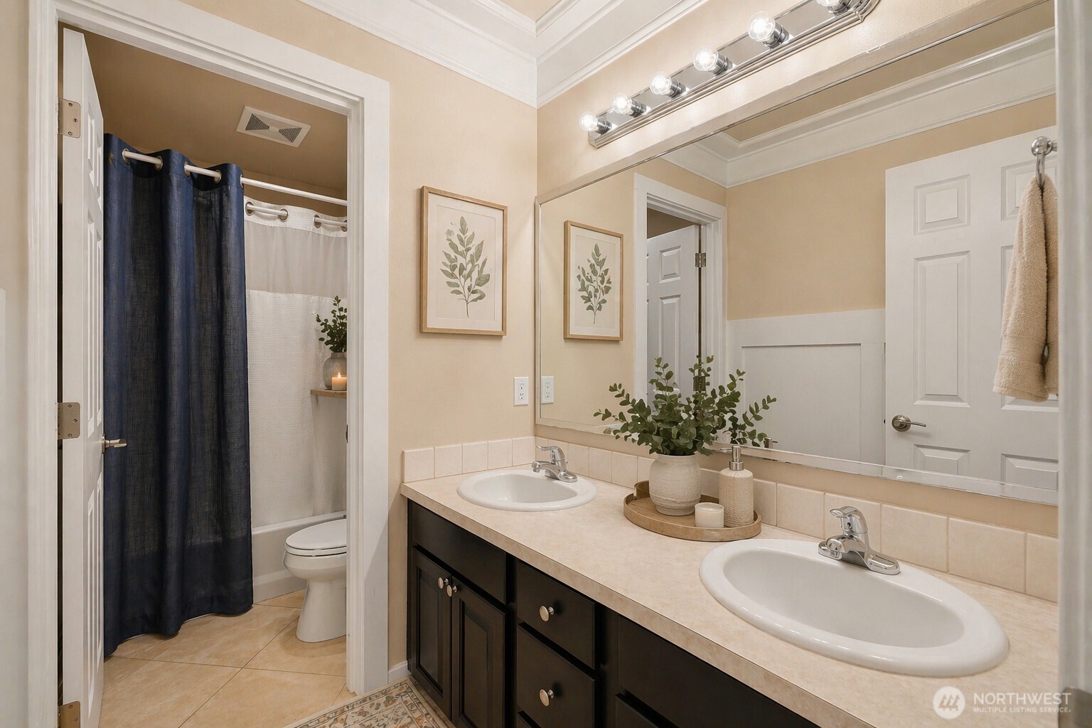 838 W Gladstone Drive Property Photo 13